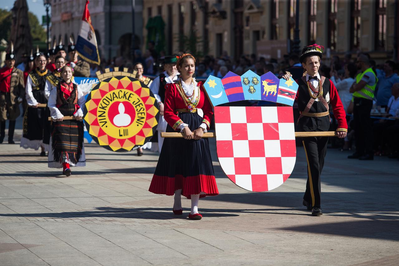 Vinkovačke jeseni u srcu devastirane i opustjele Slavonije