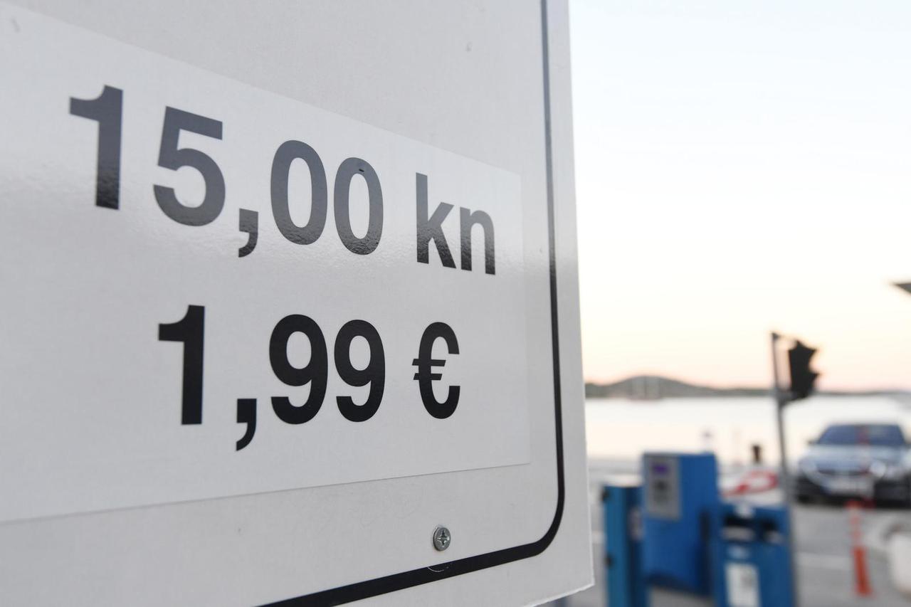 Šibenik: Od danas cijene svugdje moraju biti iskazane u kunama i eurima
