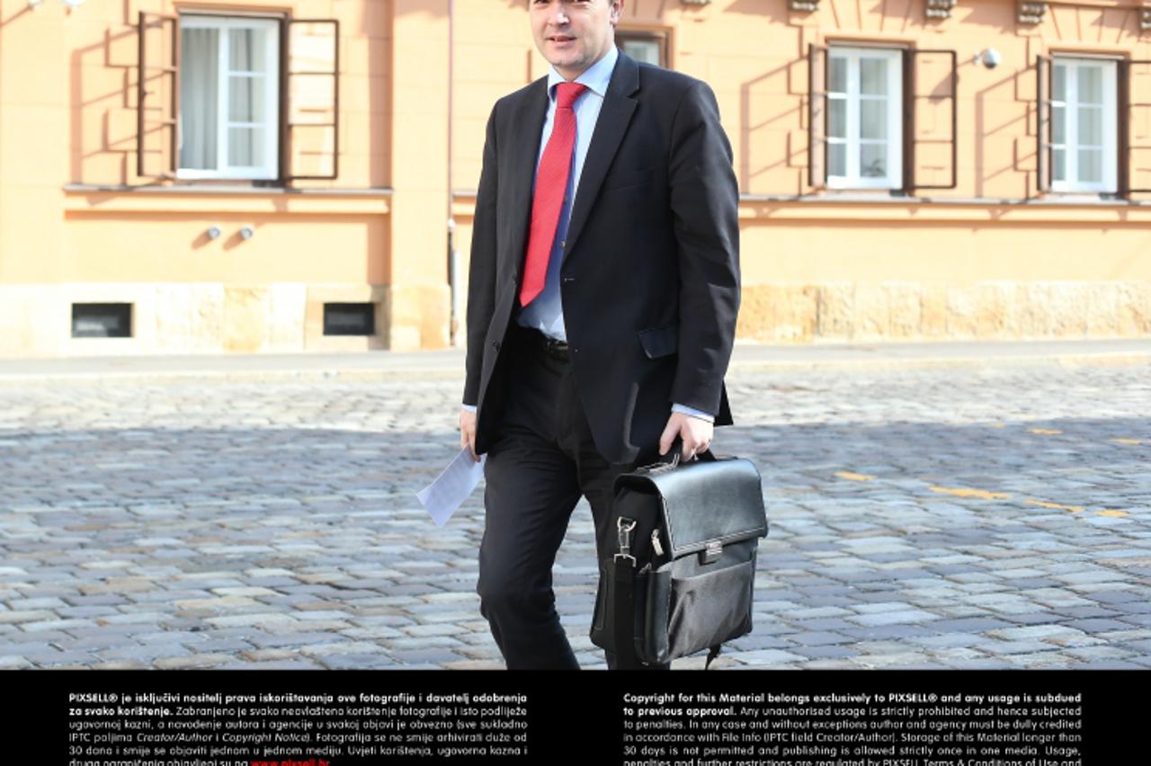 '04.04.2013., Trg sv. Marka, Zagreb - Dolazak ministara na redovitu sjednicu Vlade Republike Hrvatske u Banske dvore. Ministar uprave, Arsen Bauk. Photo: Sanjin Strukic/PIXSELL'