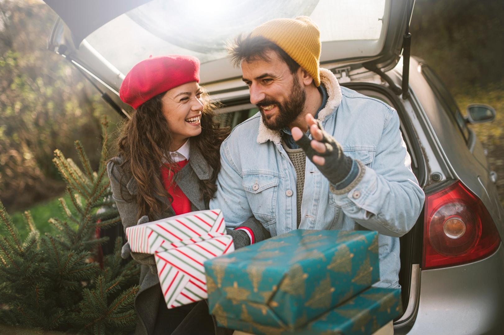 Strijelac – putnički set za nove avanture: Strijelci su vječiti putnici i optimisti pa će ih razveseliti putna torba, ruksak, scratch mapa svijeta ili vaučer za izlet. Obožavaju osjećaj da ih nešto 'zove na put'. Ubacite i mini vodič ili fraze na stranom jeziku i već će planirati sljedeću destinaciju.