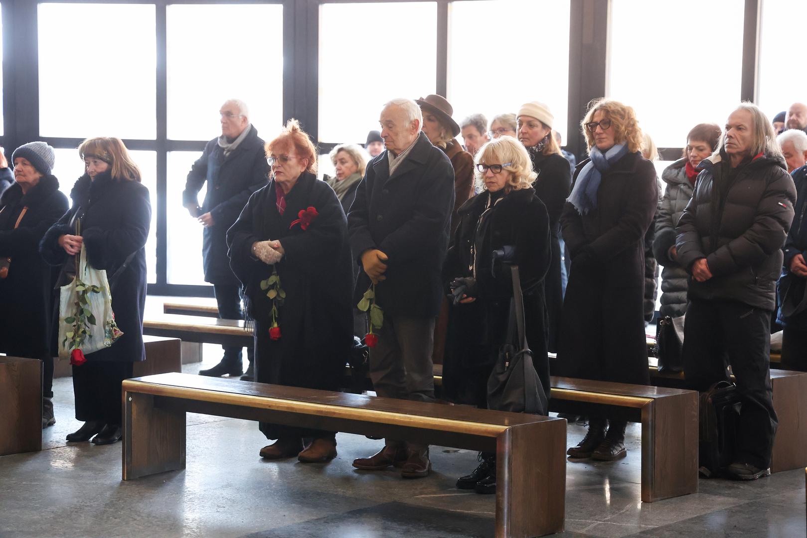 "Odlazak Tomislava Sabljaka odlazak je književnog kroničara, kulturtregera i osobe neiscrpne životne energije. Na posljednjem žiriranju za prošlogodišnju nagradu Večernjeg lista bio je s nama, iako iz bolnice, jer smo se, kao i uvijek posljednjih godina, našli u njegovu stanu, u dnevnom boravku u Gajevoj. On je iz bolnice poslao svoje kandidate, precizan i točan – kao i uvijek", kazao je nakladnik Seid Serdarević