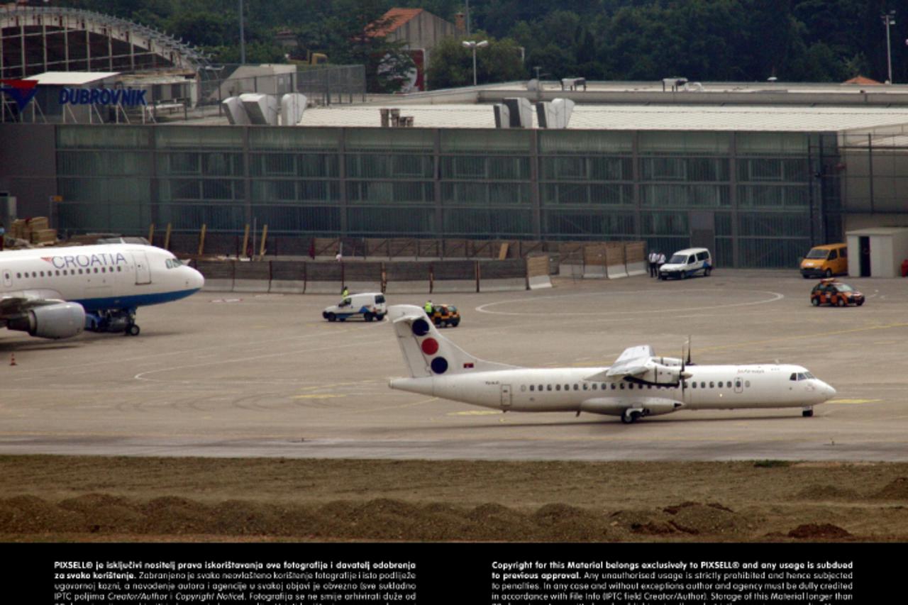'02.07.2009., Dubrovnik - Zracna luka Cilipi, prvo slijetanje JAT-ovog zrakoplova u dubrovacku zracnu luku nakon domovinskog rata.  Photo: Grgo Jelavic/24sata'