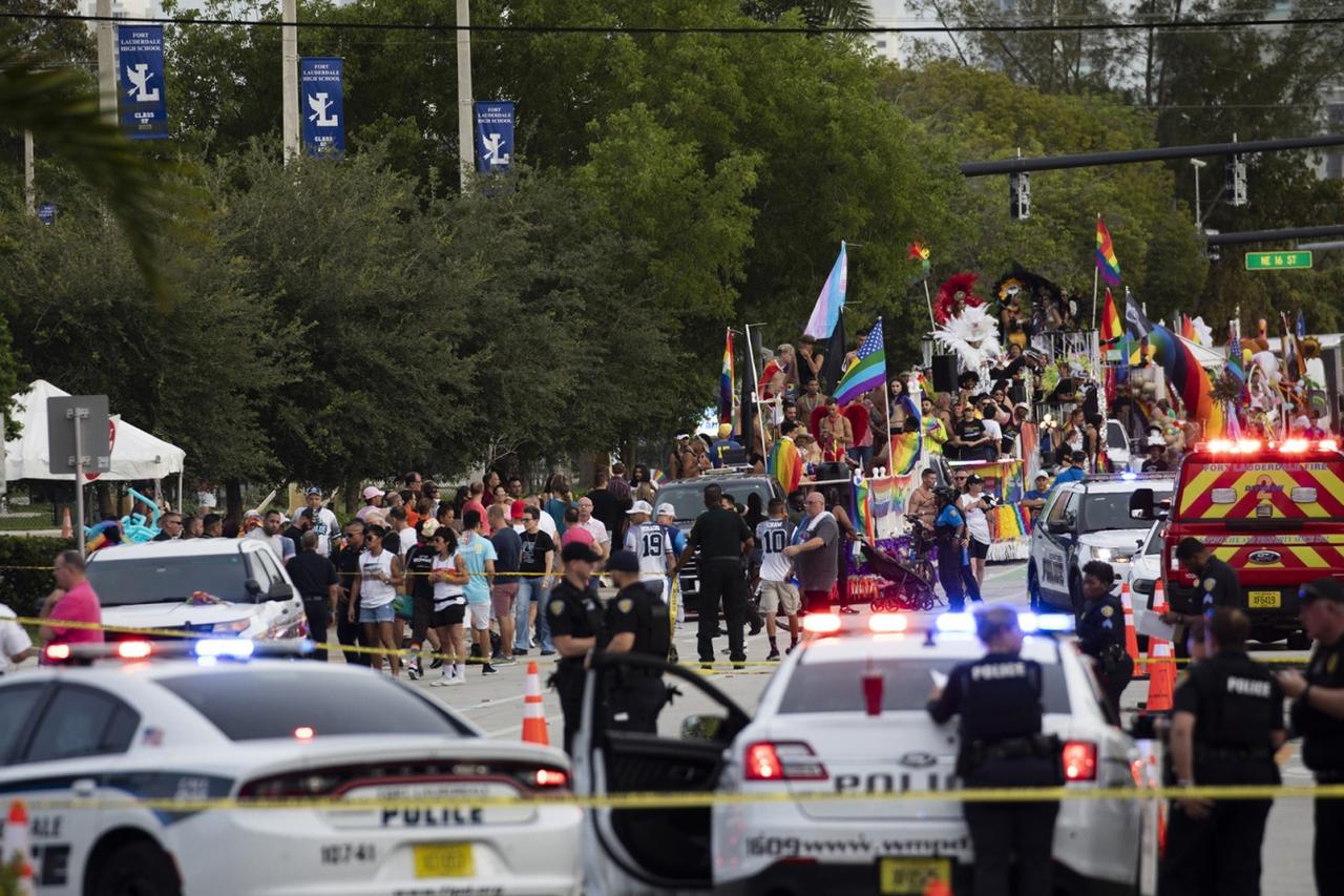 US-NEWS-PRIDE-PARADE-TRUCK-1-FL
