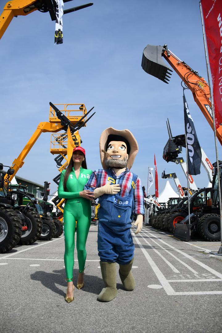 "Naravno, tu je i dalje upečatljiva edukacijska nota, s najaktualnijim predavanjima iz domene poljoprivrede, a ove godine počinjemo suradnju s Agronomskim fakultetom u Zagrebu i Visokim gospodarskim učilištem iz Križevaca. Na sajmu će se u petak odvijati terenska nastava učenika i studenata”, najavio je Salaj na tiskovnoj konferenciji održanoj u ponedjeljak na sajamskom prostoru.