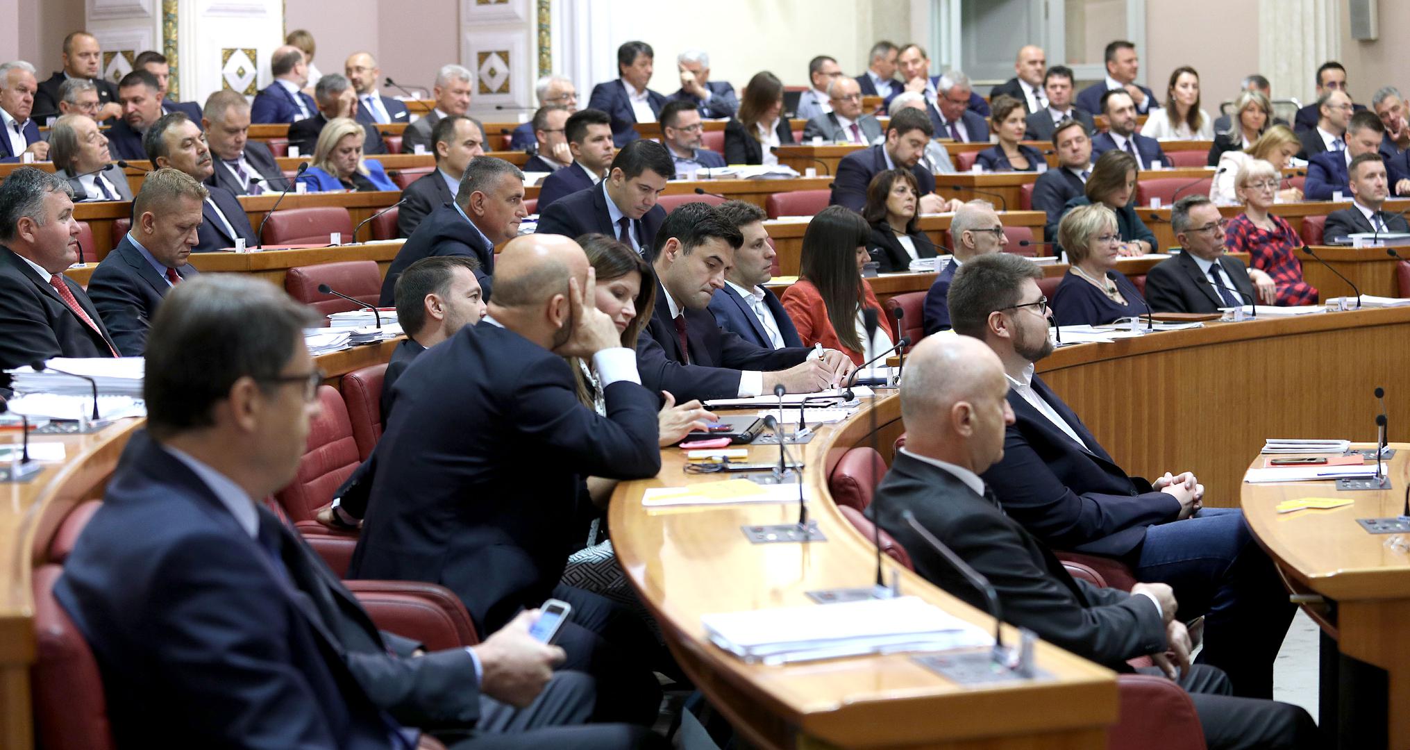 Jučer je u Saboru bilo aktualno prijepodne i sabornica je bila puna, barem na početku.