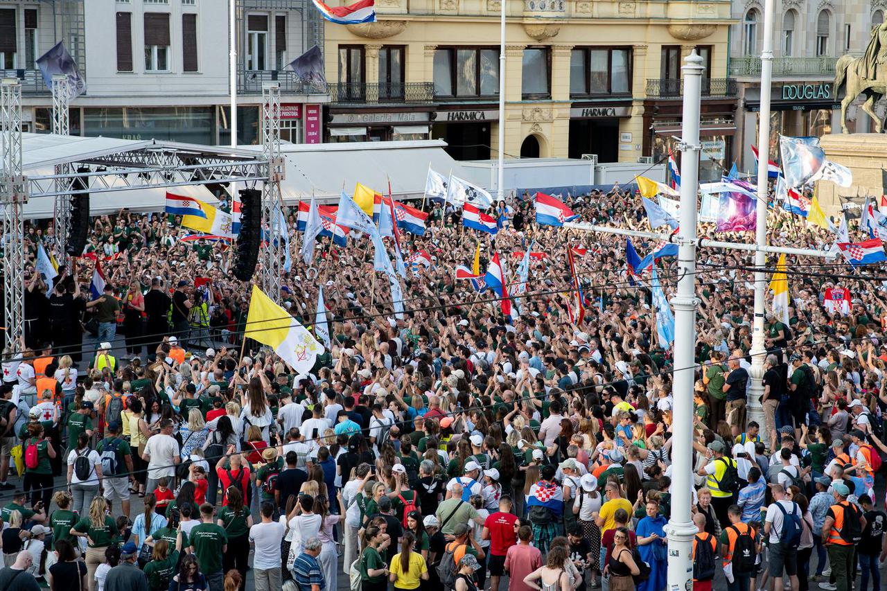 Zagreb: Antunovski hod mladih na Trgu bana Josipa Jelačića