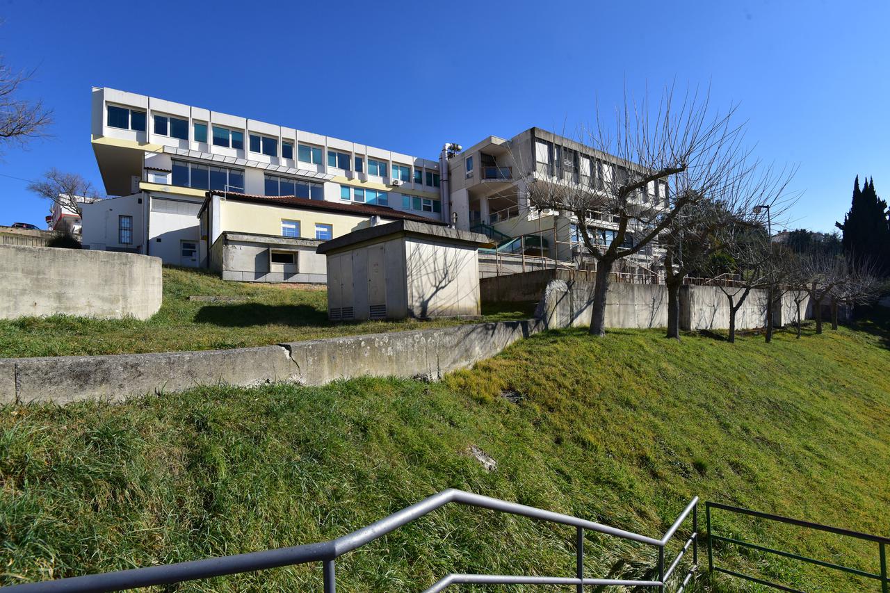 15.02.2017., Buje - Hotel Buje koji je pretvoren u prenociste ide na drazbu.  Photo: Dusko Marusic/PIXSELL