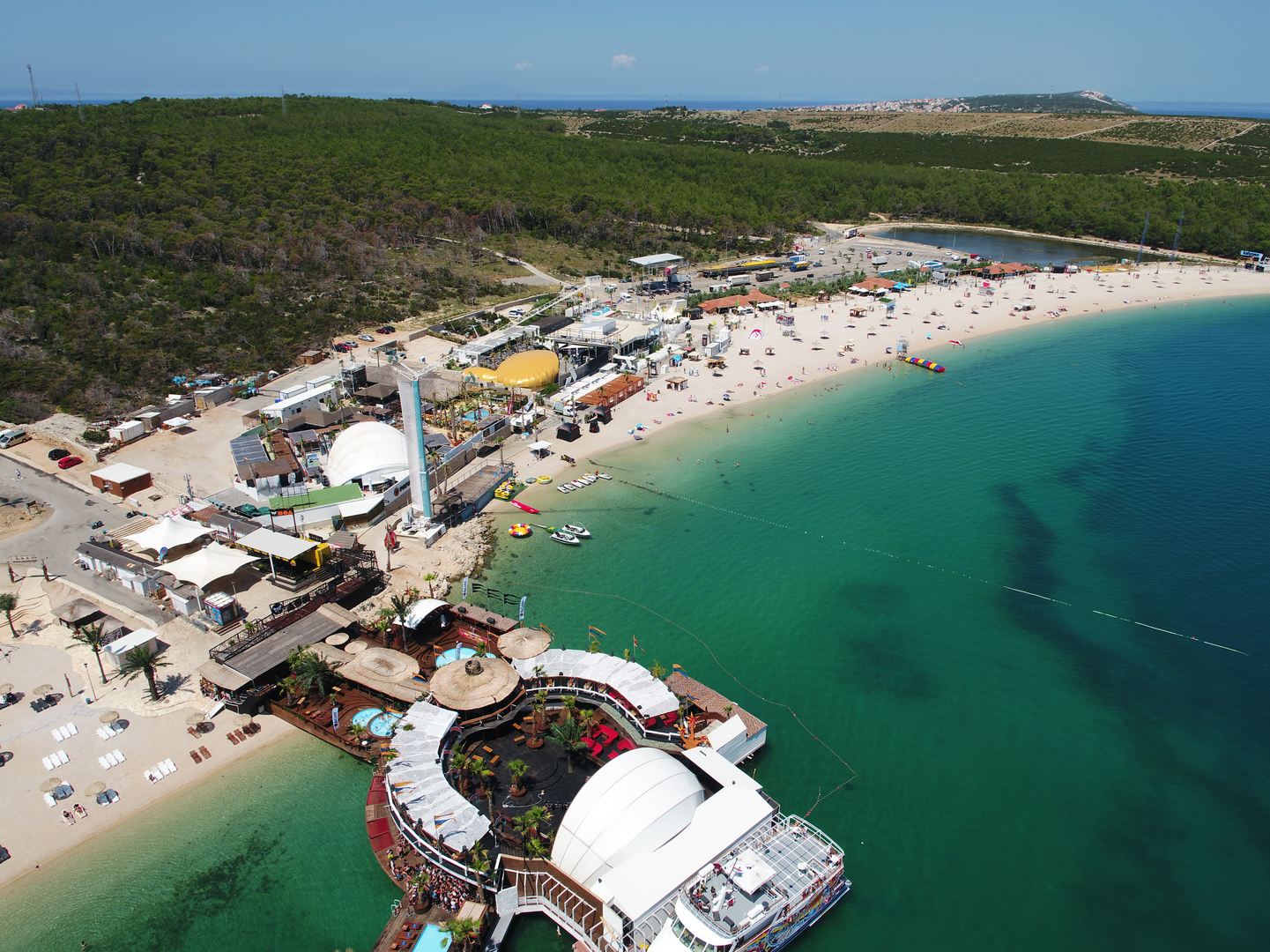 Impresivne i lijepe fotografije iz zraka pokazuju mjesta koja se preko noći pretvaraju u tvornicu zabave. 