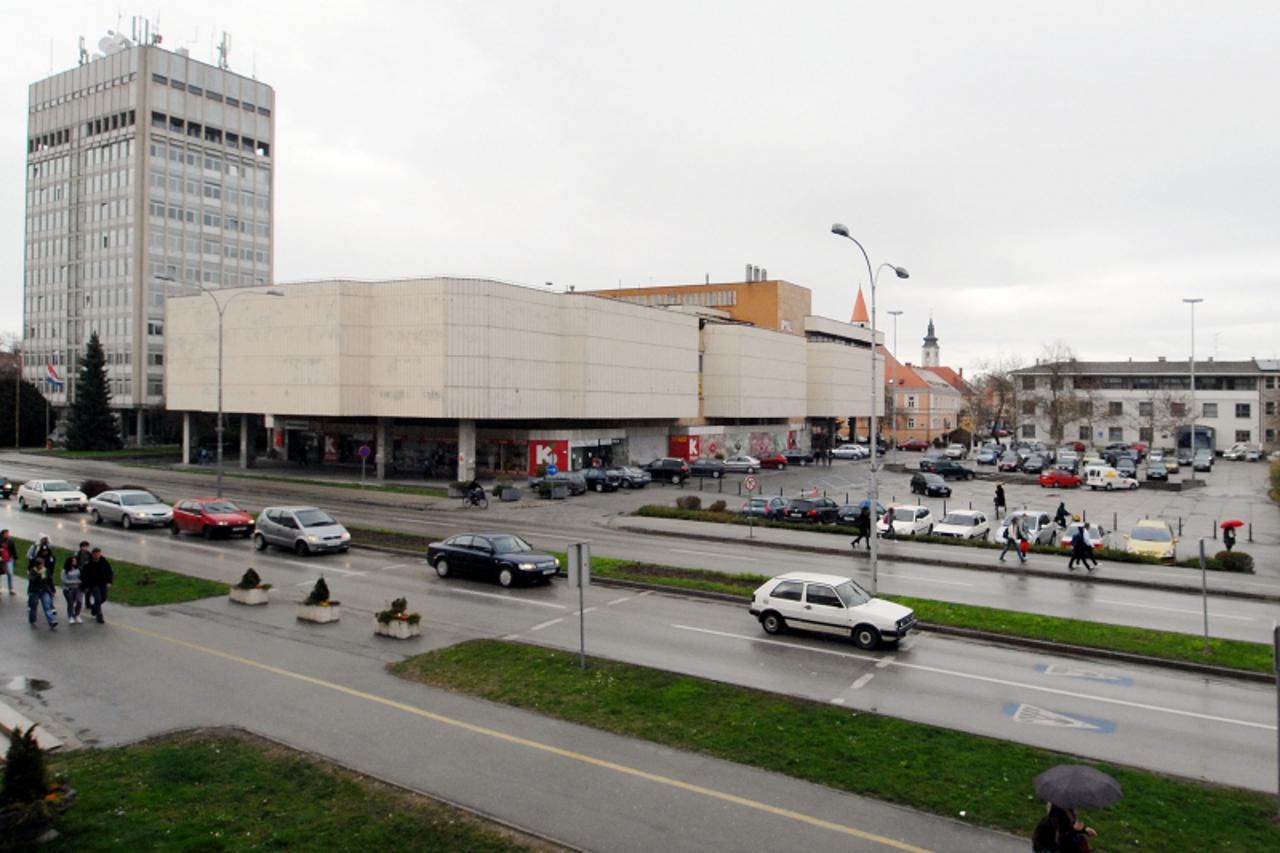 'varazdin/medjimurje, 31.03.2010., varazdin, na kapucinskom trgu gradit ce se podzemna garaza a zgrada bivse vame i vodotornja ce se urediti Photo: Marko Jurinec/PIXSELL'