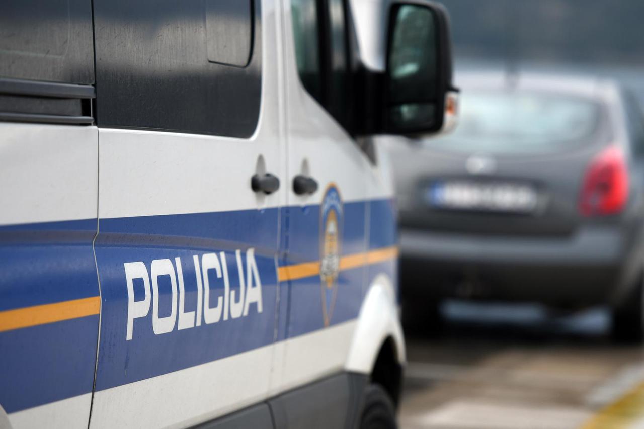 Šibenik:  Policijski kombi intervente policije