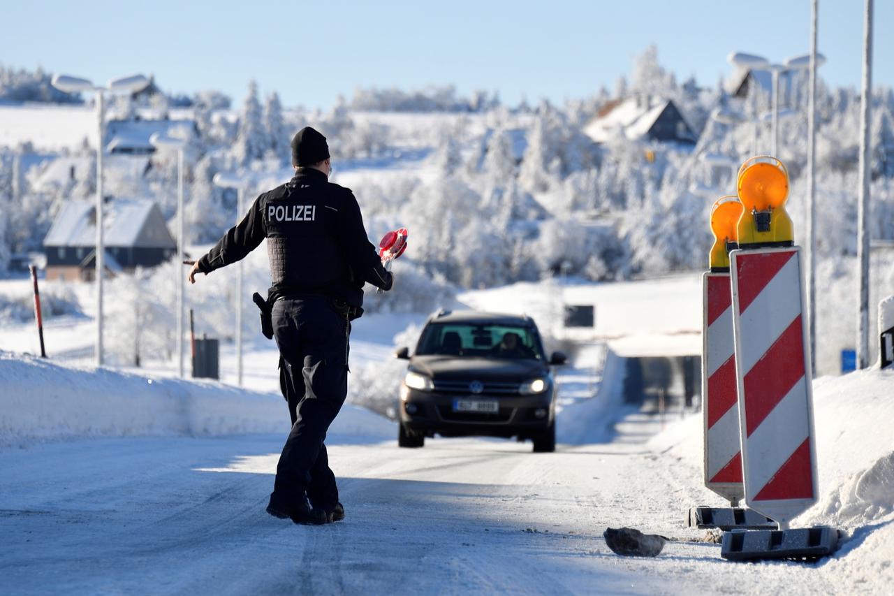 The German-Czech border crossing of Zinnwald in Saxony is closed due to COVID-19 precautions