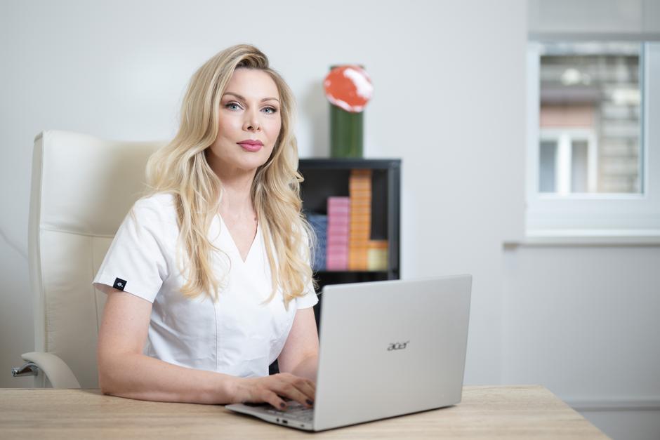 Dr. Ana Štanfel Hauser