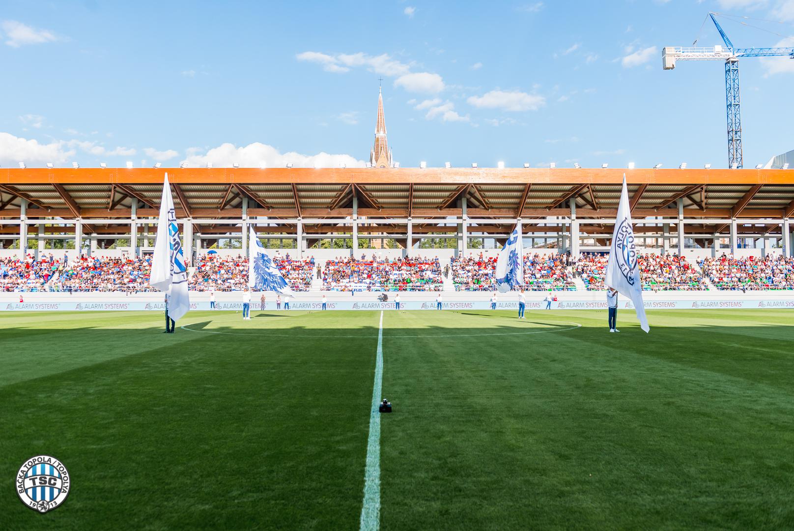 Zbog sigurnosnih razloga, odnosno ratne situacije koja vlada u Izraelu, utakmica se seli na TSC Arenu, jedan od najmodernijih stadiona u regiji. Ovaj stadion građen je između 2018. i 2021. uz veliku pomoć mađarskih investicija ima kapacitet od 4.500 sjedala i posjeduje sve potrebne UEFA licence. 