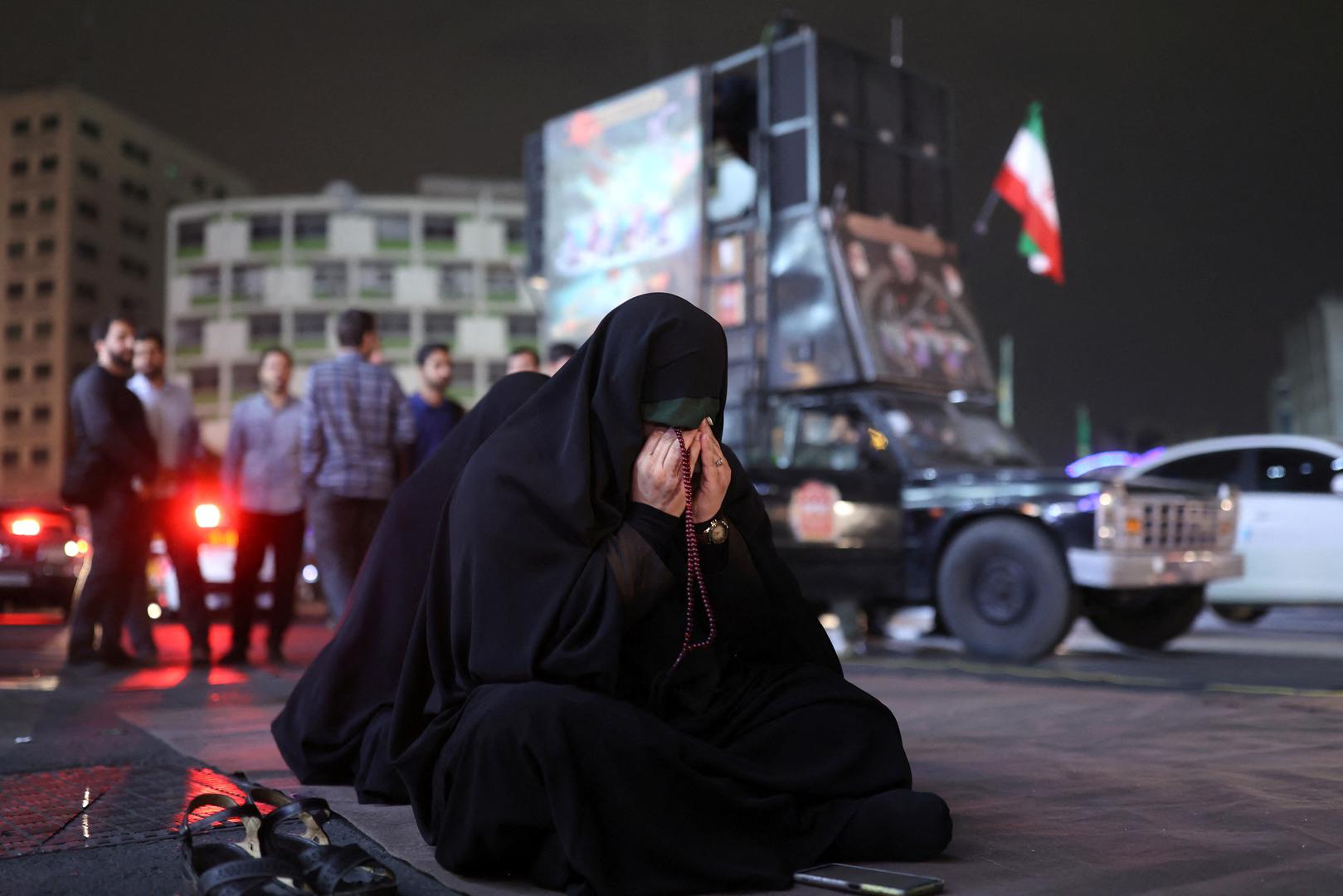 Državni mediji pozvali su Irance da se mole za sretan povratak predsjednika i ostalih ljudi koji su bili u helikopteru. 