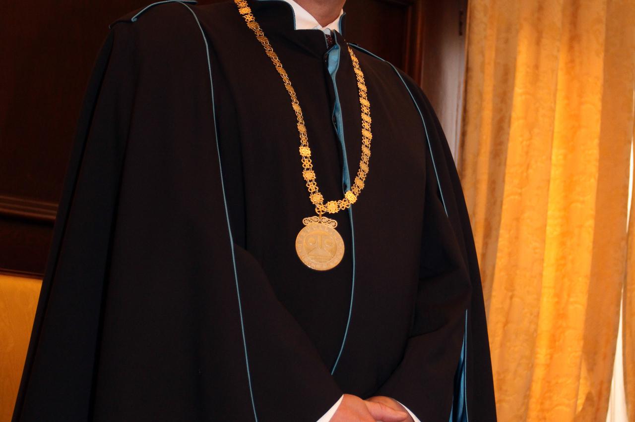 26.04.2013., Rijeka - Novi rektor Rijeckog sveucilista je i dosadasnji rektor Pero Lucin. Svecano je inauguriran u rektoratu Sveucilista. Svecanosti su nazocili nadbiskup Ivan Devcic, gradonacelnik Vojko Obersnel, dekani fakulteta, bivsi ministri Ivica Mu