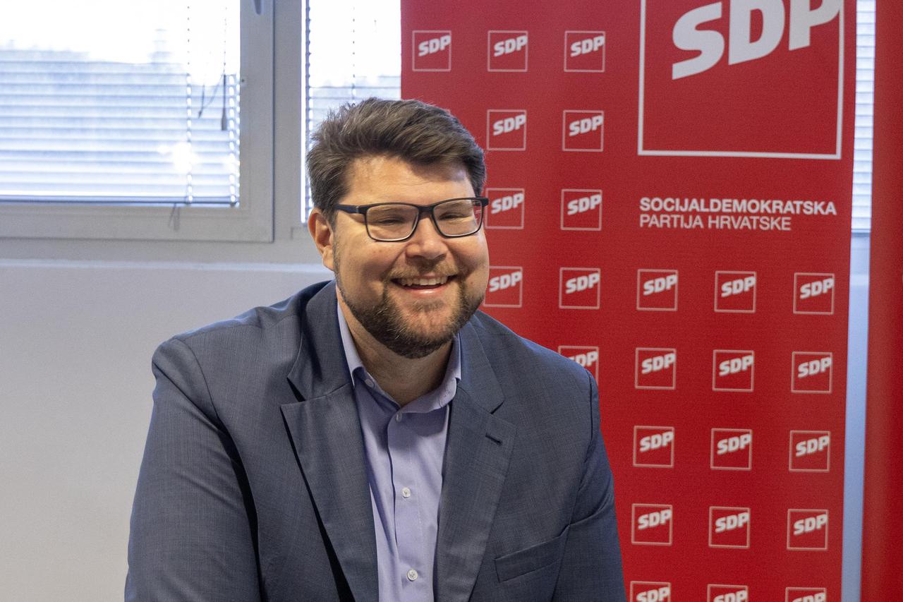 Pula: Proslava u stožeru Sanje Radolović i Peđe Grbina