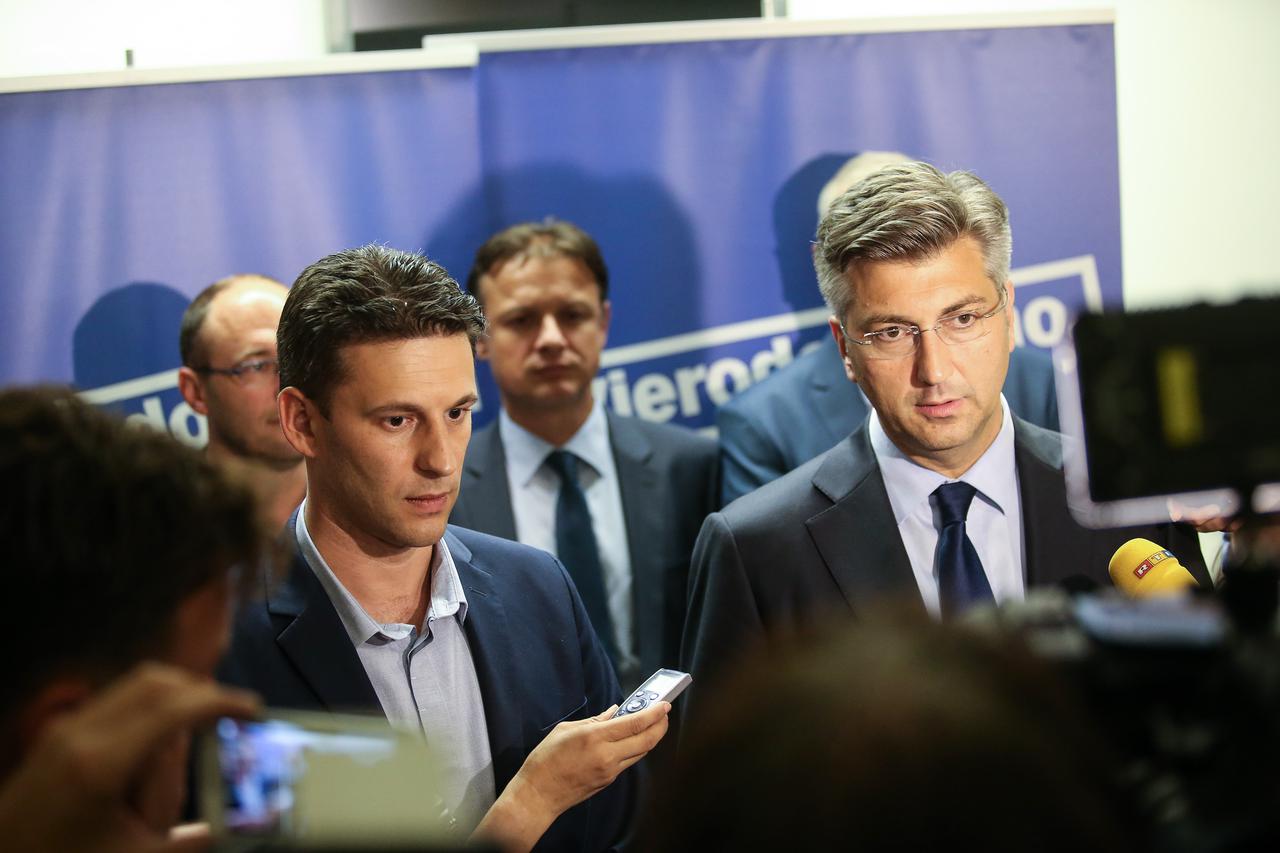 13.09.2016., Zagreb - Nakon vise od 4 sata zavrsili su pregovori HDZ-a i Mosta o formiranju nove Vlade. Pregovori su se odrzali u sredisnjici HDZ-a na Trgu zrtava fasizma. Bozo Petrov, Andrej Plenkovic. Photo: Petar Glebov/PIXSELL