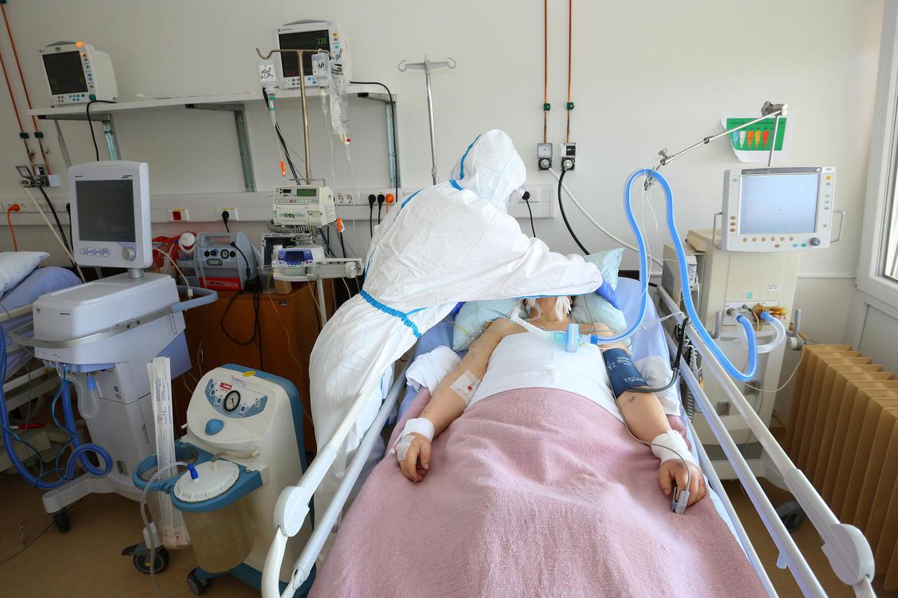 Kapaciteti covid odjela karlovačke bolnice popunjeni, na respiratoru 7 pacijenata
