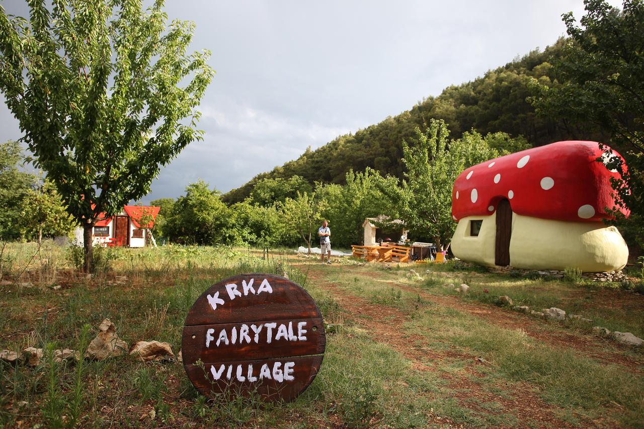 Riječki HGSS u dvodnevnoj akciji spasio psa koji je pao u provaliju u zaleđu Brseča