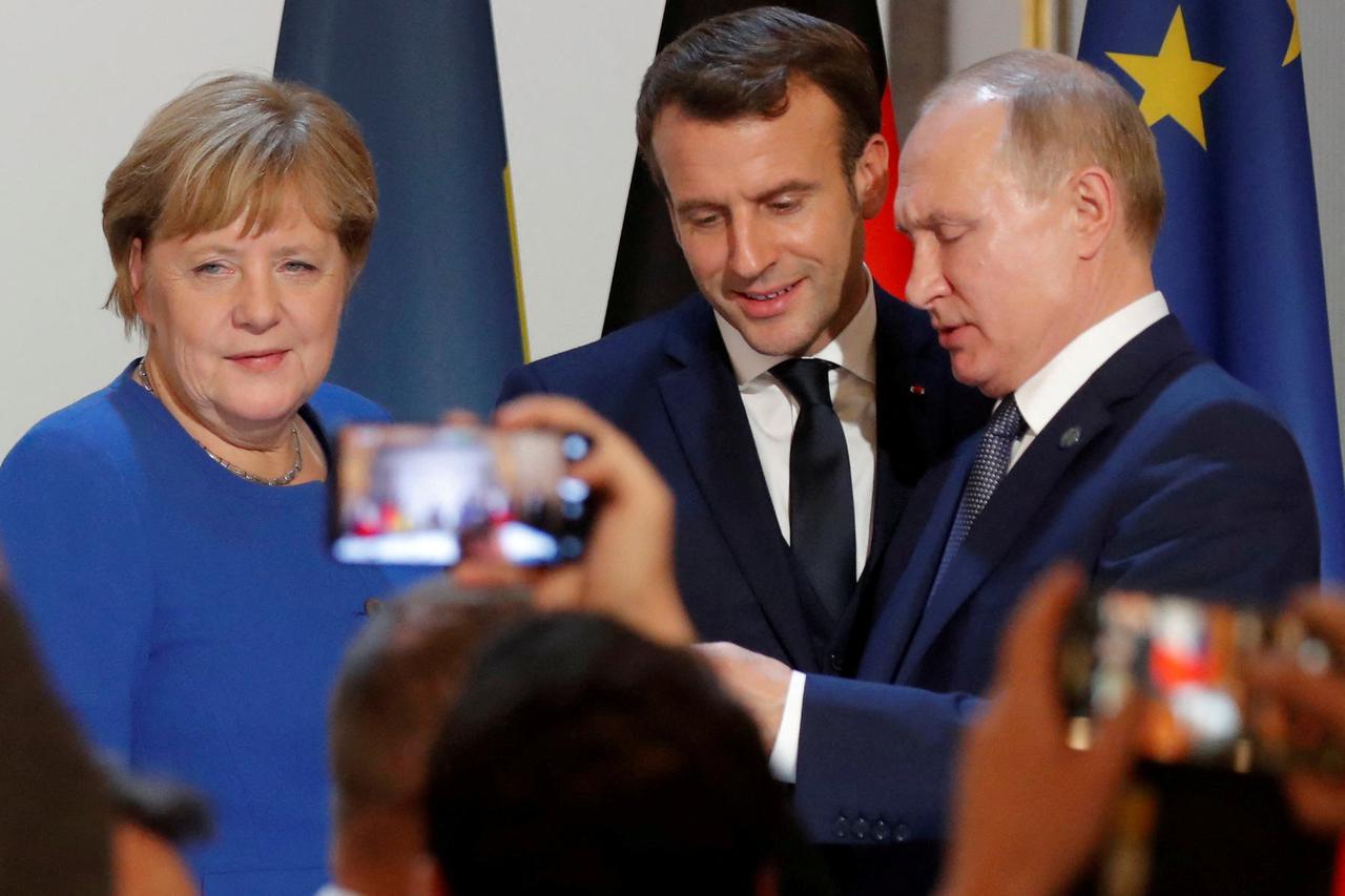 storyeditor/2022-11-25/merkel_putin_macron.JPG