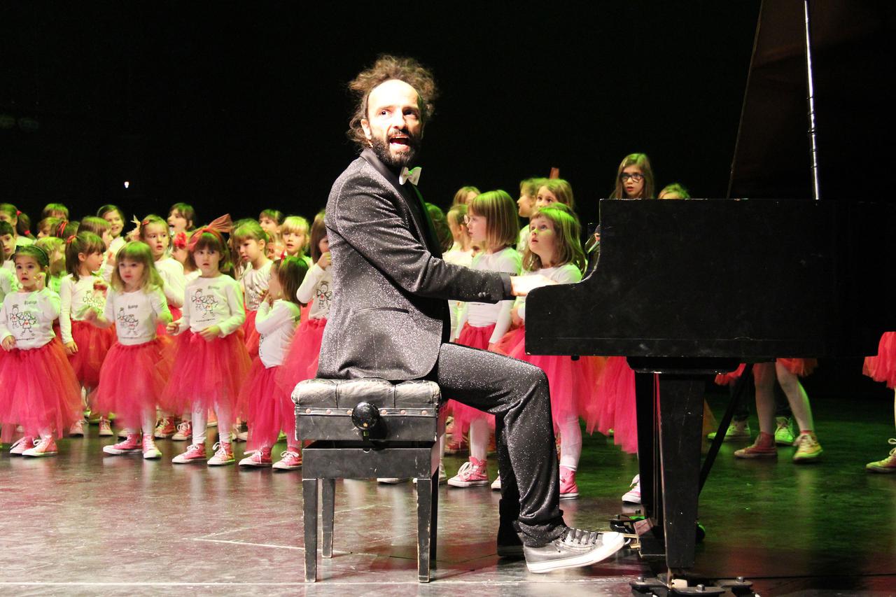 Noć crno-bijele čarolije u Palači Dverce