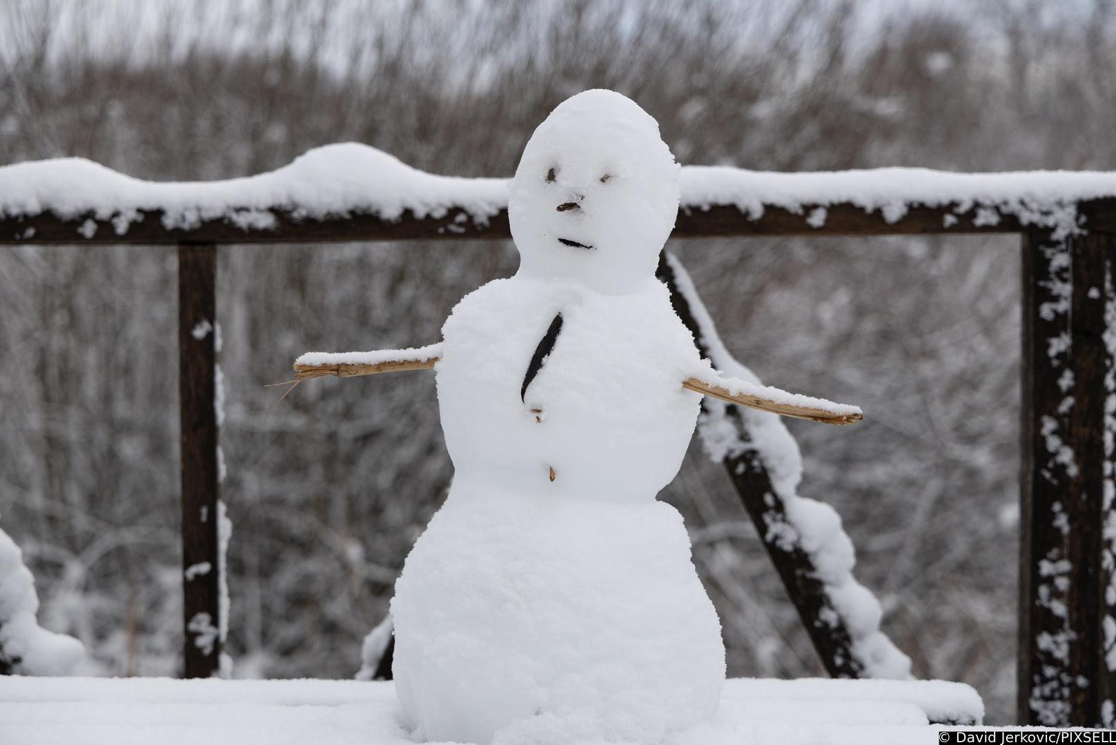 Netko je napravio i snjegovića, te iskoristio ovu zimsku situaciju.