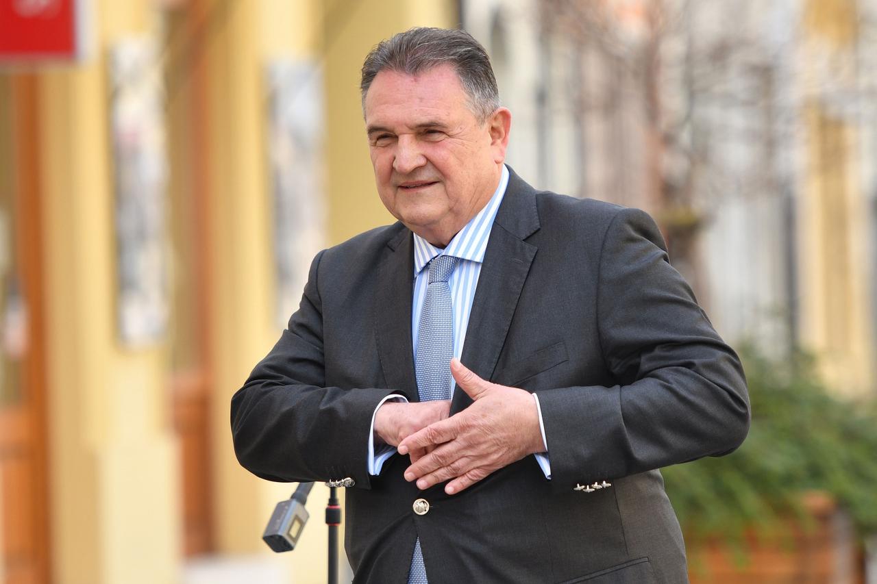 Varaždin: Nakon izjave za N1 televiziju, župan Radimir Čačić pozdravio SDP-ovce