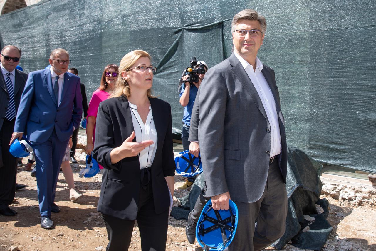 Radnici Uljanika na prosvjedima nose i transparente protiv IDS-a