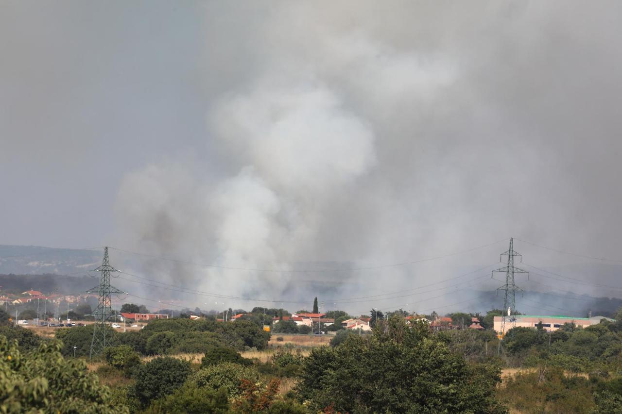 Požar kod Šikića i Škatara