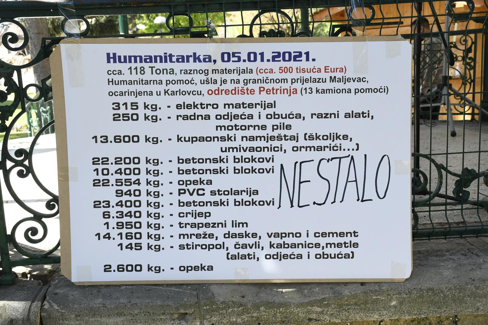 24.04.2021.,Petrinja - Prosvjed "Krik naroda s Banovine" prema svim institucijama Republike Hrvatske u organizaciji Inicijative branitelja grada Petrinje okupio je tek nekoliko desetaka Petrinjaca.Photo: Nikola Cutuk/PIXSELL