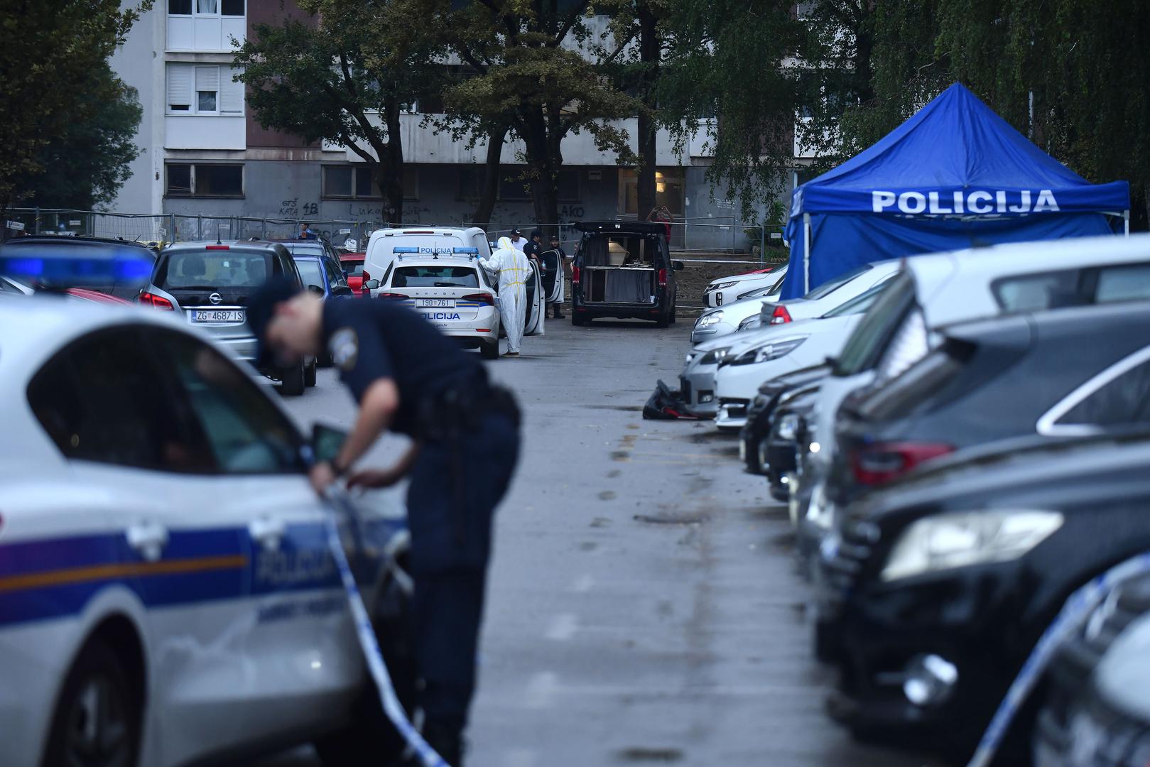 05.09.2024., Zagreb - U stambenoj zgradi u naselju Sopot u Novom Zagrebu policija je pronasla tijelo zenske osobe te je prema dosad utvrdjenim informacijama smrt posljedica kaznenog djela. Nedaleko mjesta dogadjaja u osobnom vozilu pronadjeno je tijelo muskarca koji je najvjerojatnije pocinio samoubojstvo a dovodi se u vezu s ubojstvom zenske osobe. Photo: Josip Mikacic/PIXSELL Photo: Josip Mikacic/PIXSELL
