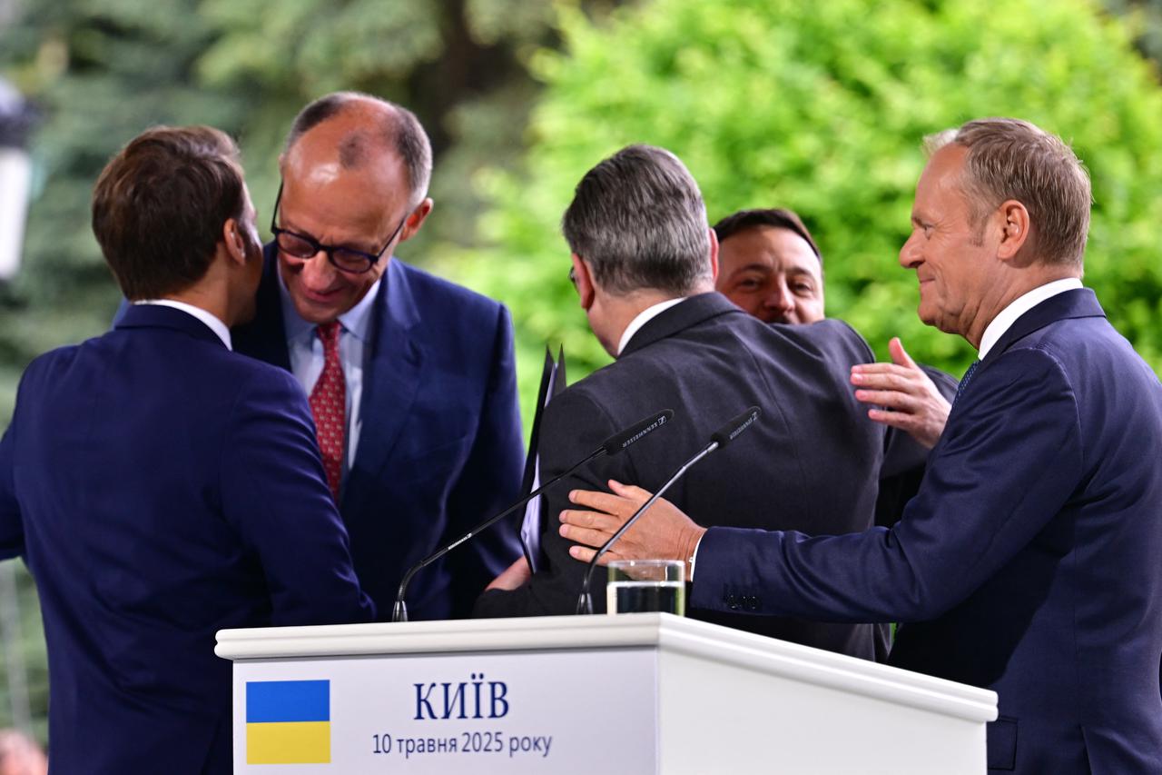 Emmanuel Macron, Friedrich Merz, Keir Starmer, Donald Tusk et Voloydmyr Zelensky donnent une conférence de presse à l'issue de la Coalition des Volontaires à Kiev