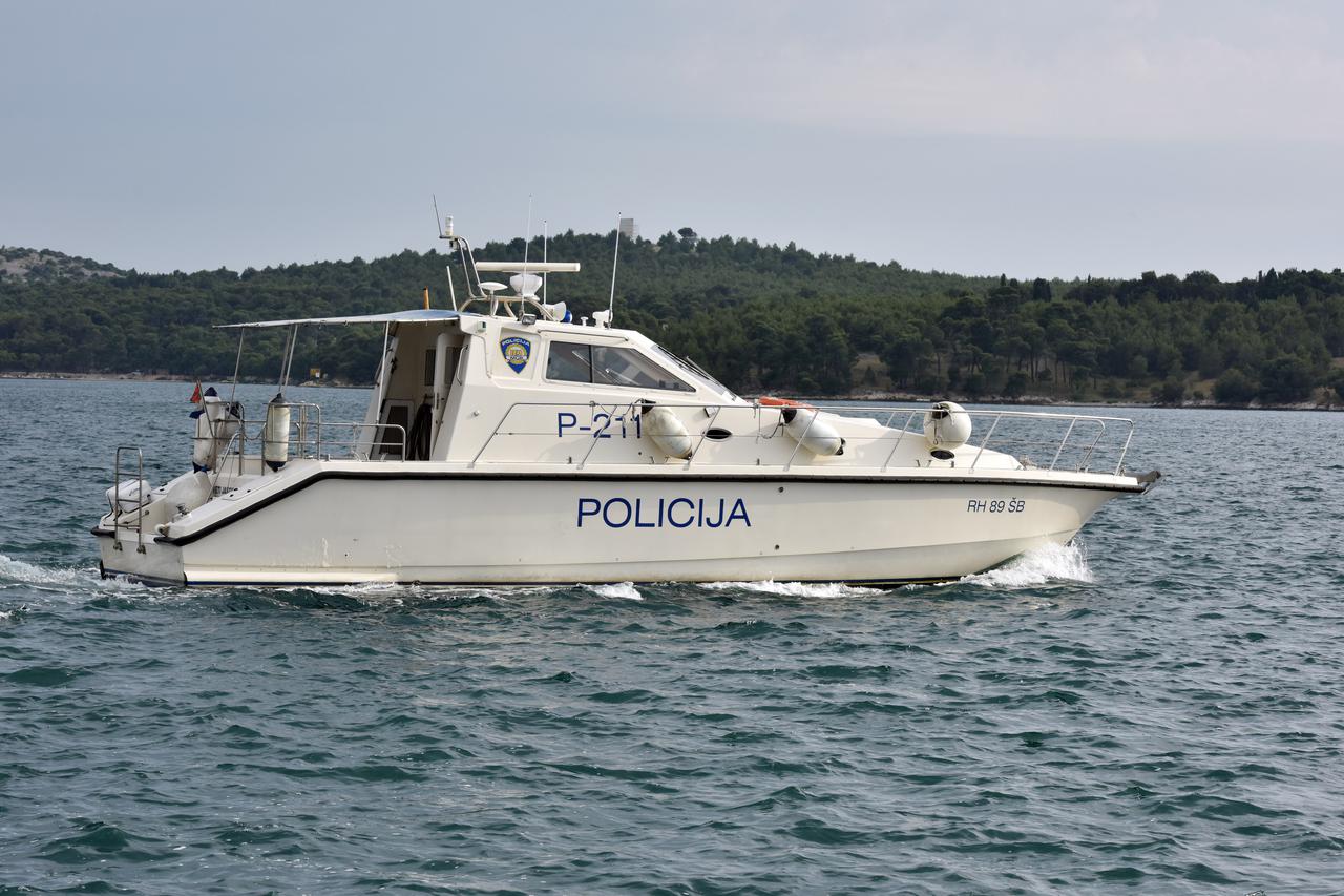 policijski brod
