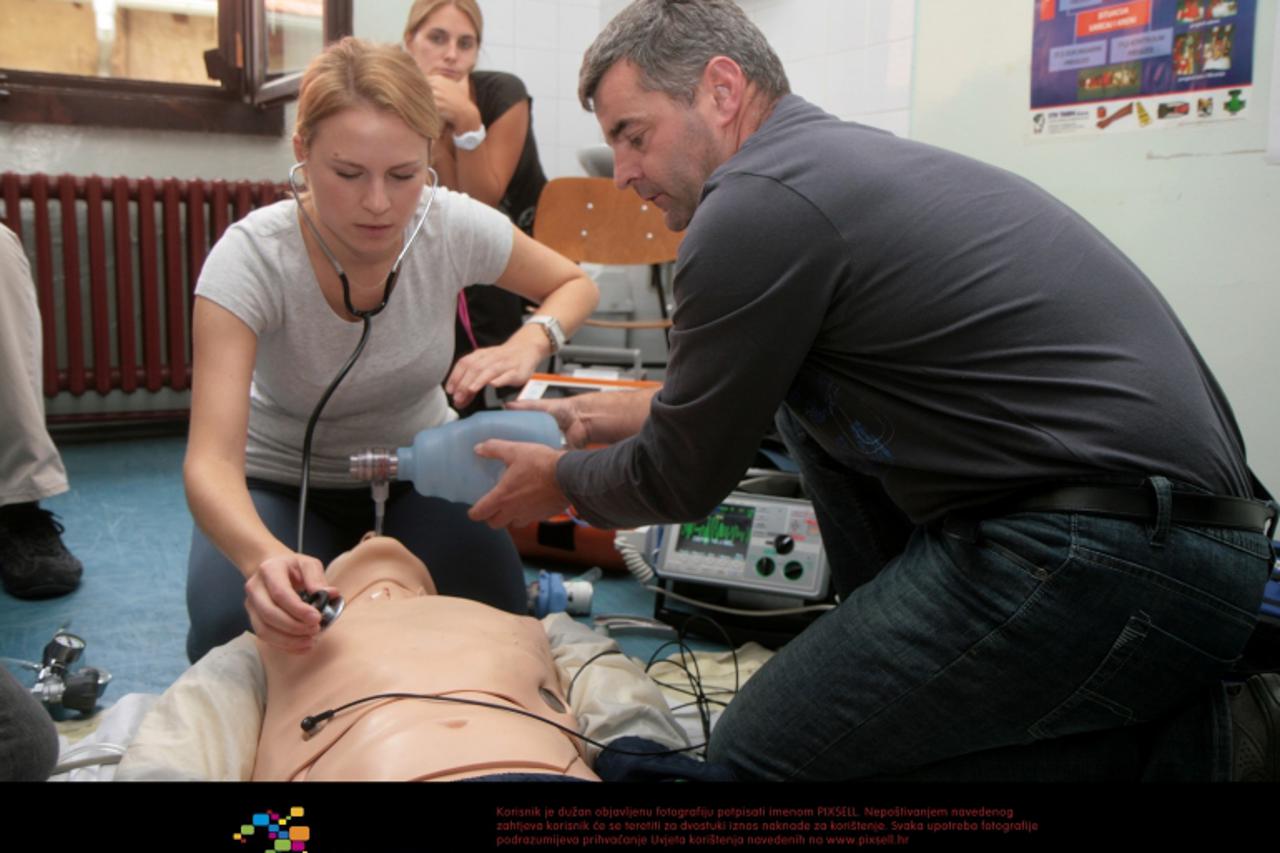 '25.10.2012., Karlovac - Karlovacka Hitna sluzba organizirala je tecaj osnova odrzavanja zivota za gradjane, ali je interes bio vrlo slab. Photo: Dominik Grguric/PIXSELL'