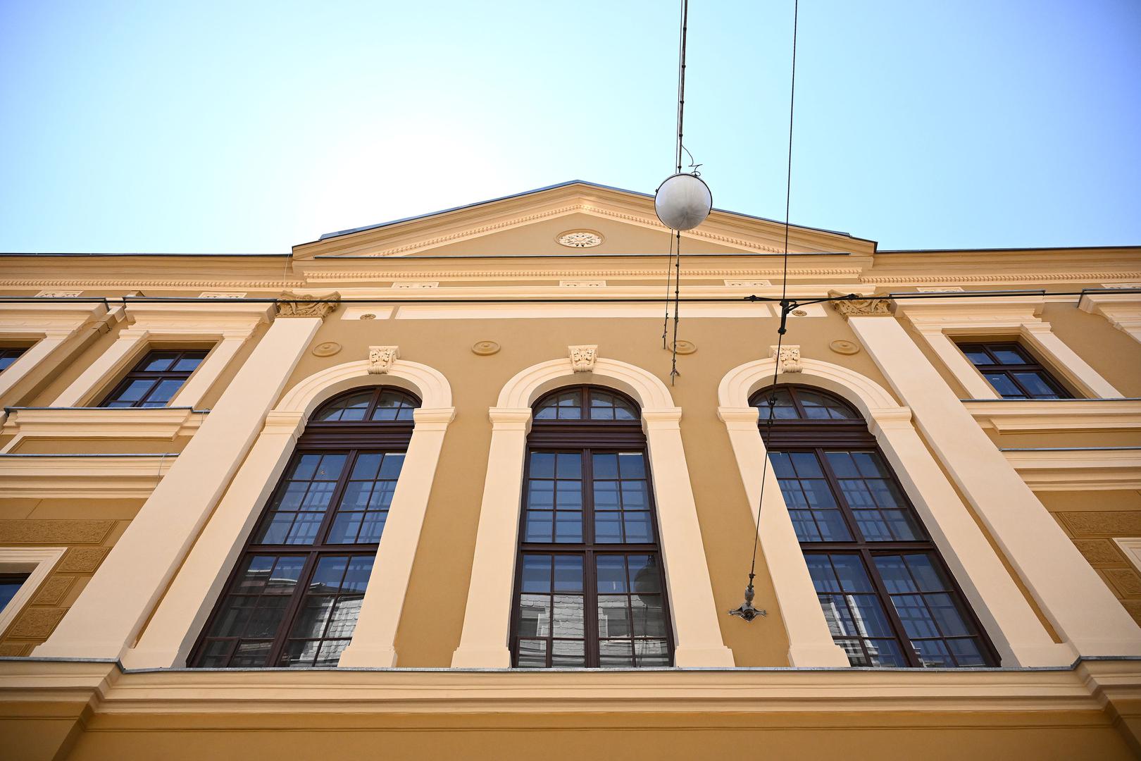 Nakon obnove završene su radovi na zgradi Centra za odgoj i obrazovanje Slava Raškaj u Ilici 83, s koje je skinuta skela, pa je povijesno zdanje ponovno zablistalo u punom sjaju.