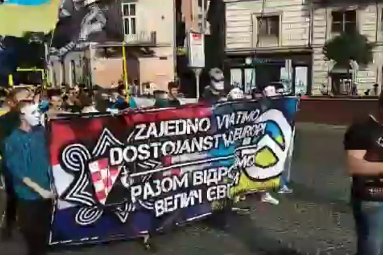 Marš hrvatskih i ukrajinskih navijača u Lavovu