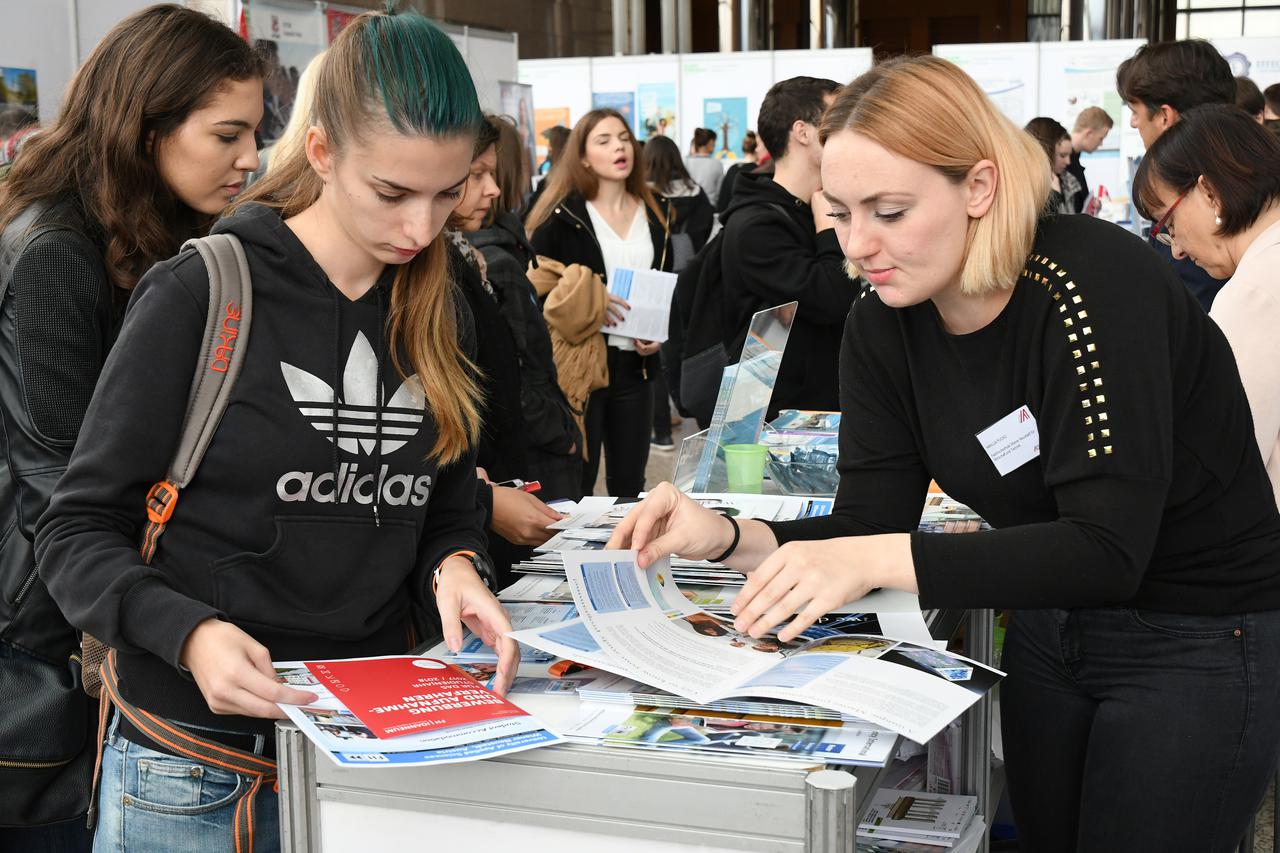 30.09.2016., Zagreb - Sajam stipendija i visokog obrazovanja u auli Sveucilisne i nacionalne knjiznice.  Photo: Davor Visnjic/PIXSELL