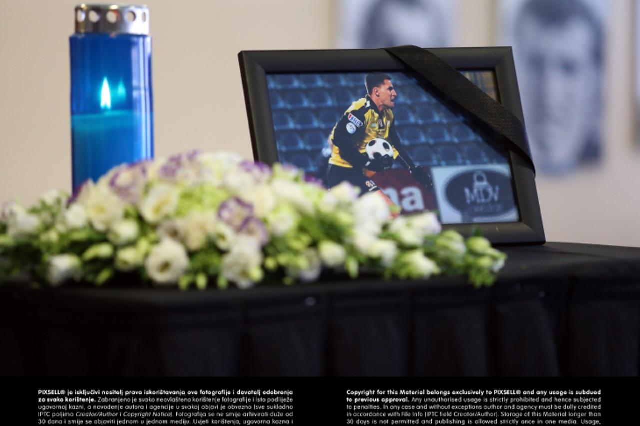 '17.05.2013., Zagreb - Komemoracija u spomen na Ivana Turinu u GNK Dinamo. Obitelj, prijatelji i poznanici oprastaju se od vratara koji je preminuo u 33. godini od zatajenja srca, u snu.  Photo: Slavk