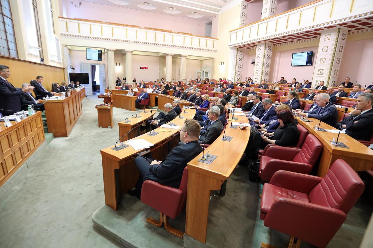 Zagreb: Sabor 11. sjednicu počeo aktualnim prijepodnevom