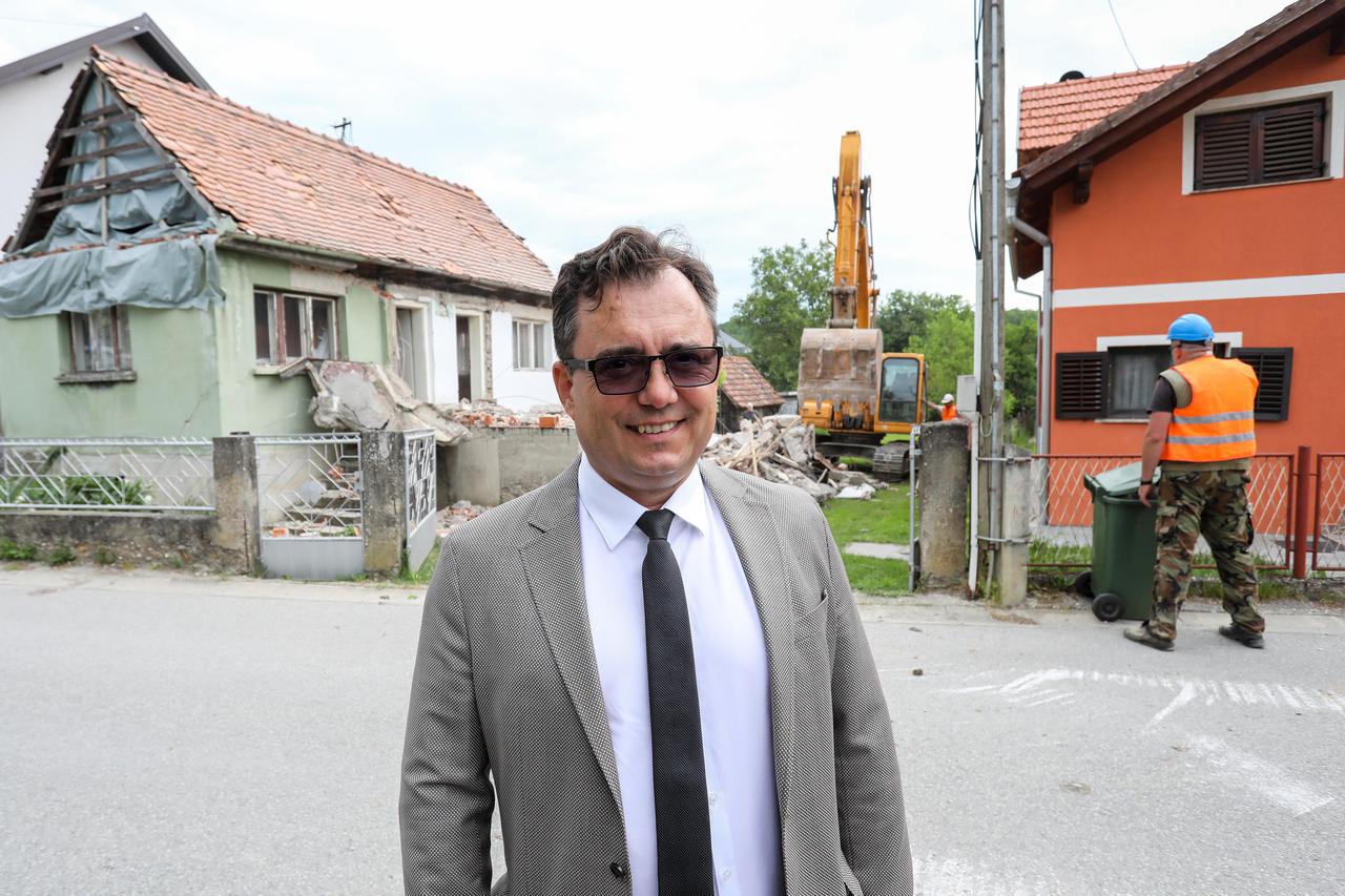 Zagreb: Rušenje prve kuće koja je stradala u potresu