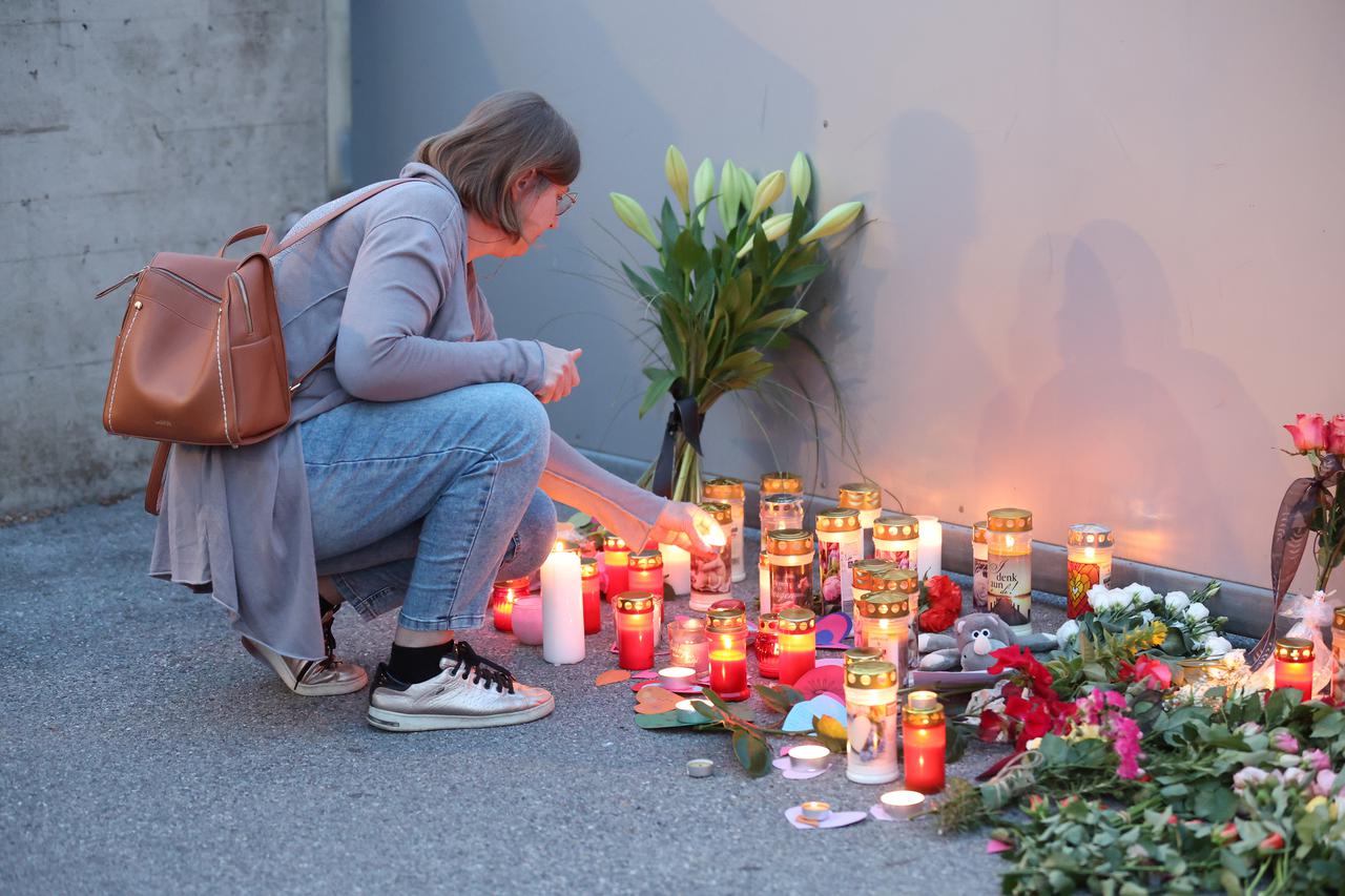 Graz: Građani i učenici pale svijeće ispred škole