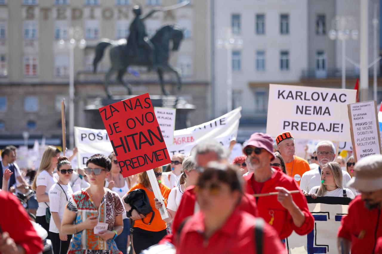 Zagreb: Mirni prosvjed Sindikata državnih i lokalnih službenika i namještenika