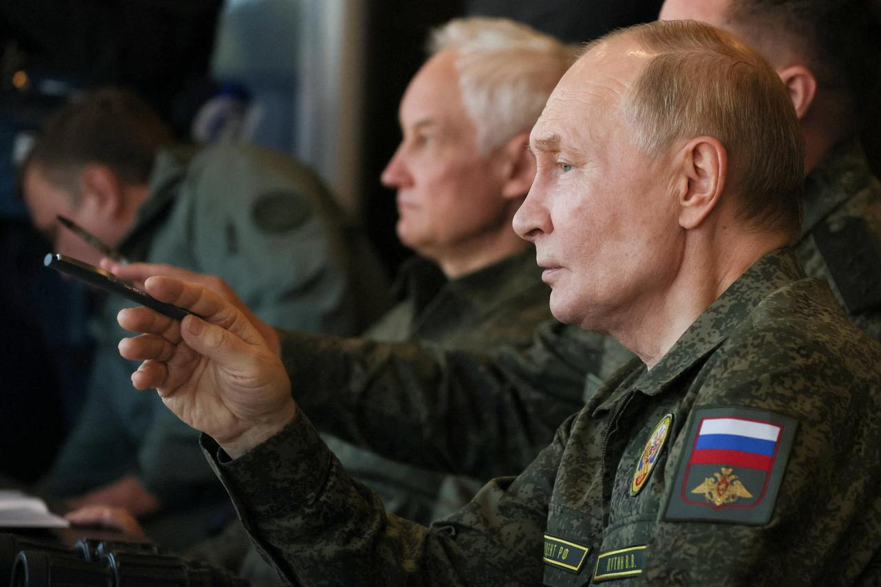 Russian President Putin observes Zapad-2025 military exercises in Nizhny Novgorod region