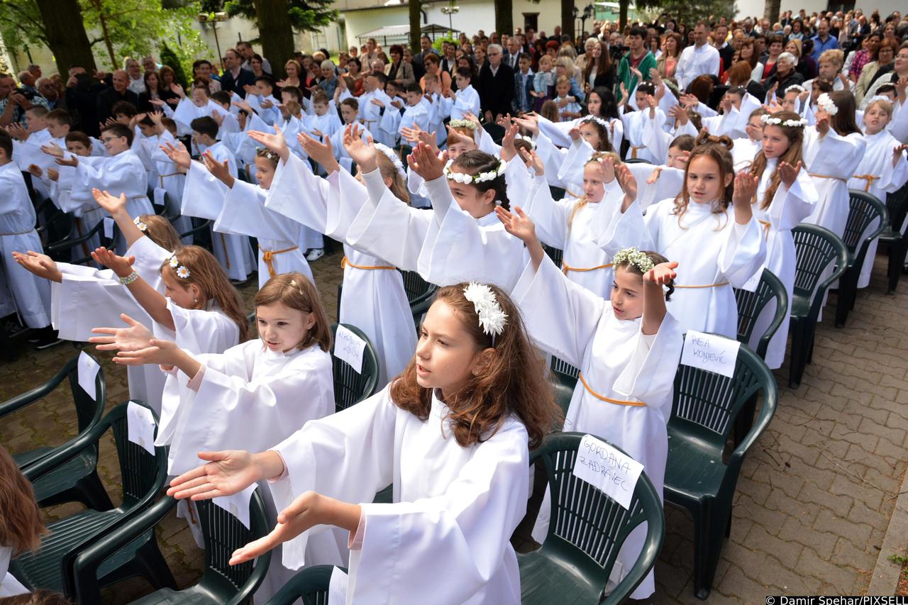 Bjelovar: Na prvoj svetoj pri?esti djeca dovršila krš?ansku inicijaciju