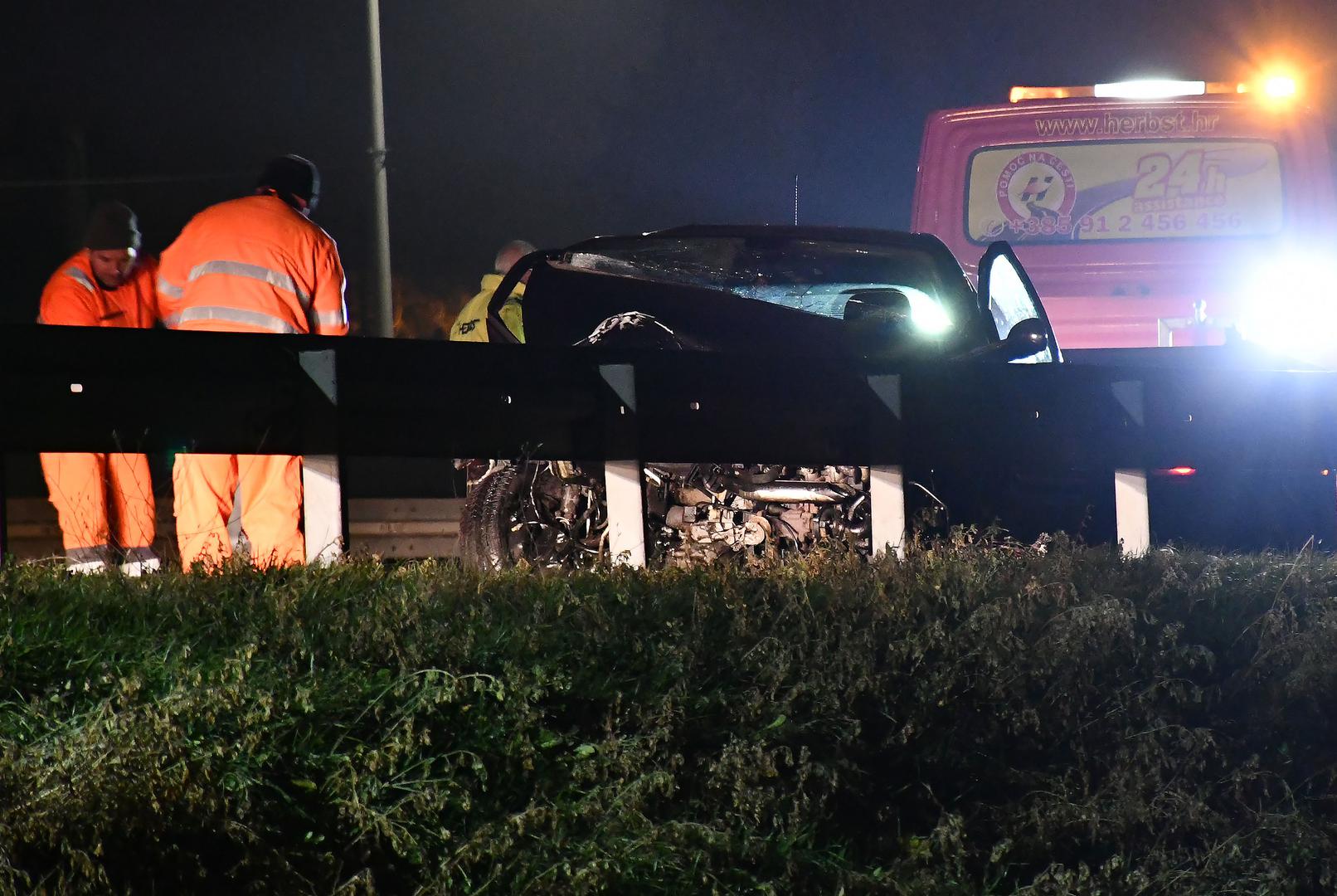 Sinoć se na autocesti A3 dogodila prometna nesreća, javila je PU brodsko-posavska. Naime, zaprimili su dojavu u 21:24 kako vozilo tamne boje vozi suprotnim smjerom po autocesti kod ormorišta Marsonija u smjeru Zagreba. 