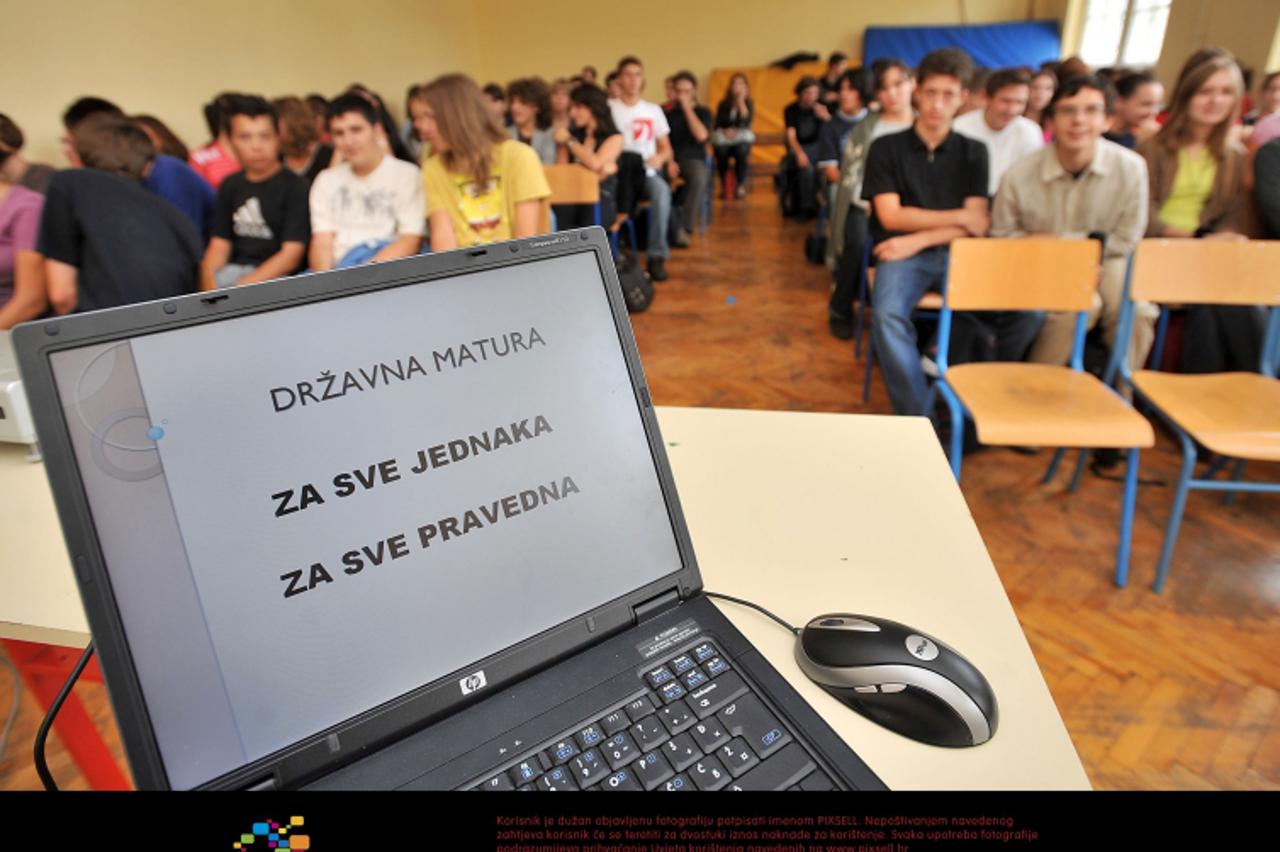 \'08.09.2008. Zagreb, Peta gimnazija - Kampanja  Ususret drzavnoj maturi predavanje gimnazijalcima drzi dr. sc Dijana Vican, drzavna tajnica za predskolski odgoj i osnovno obrazovanje. Photo:Antonio B