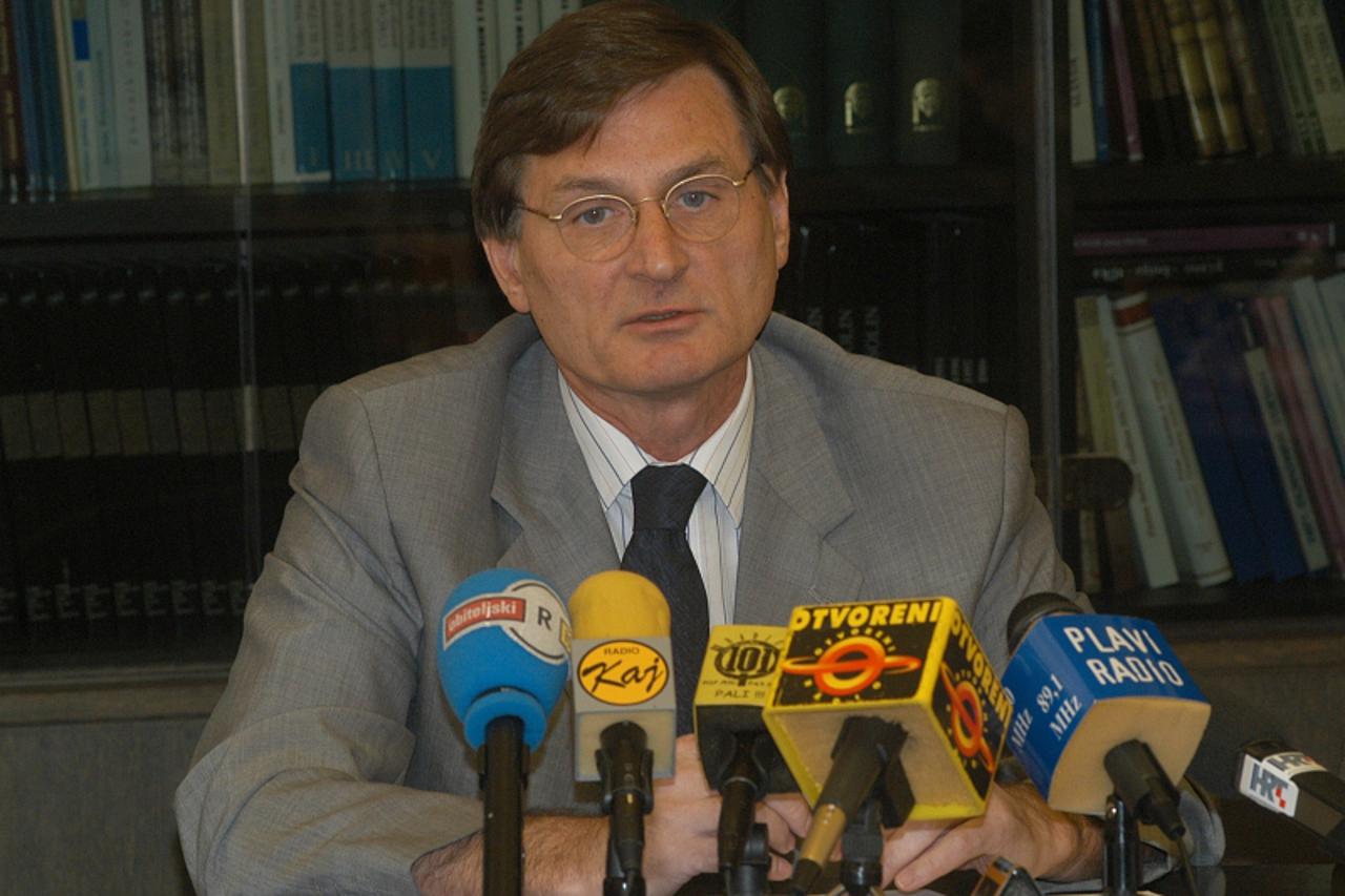 'unutrasnja...zagreb...03.09.2003. strossmayerov trg 4, ministarstvo znanosti, pressica gvozden flego snimio: goran stanzl'