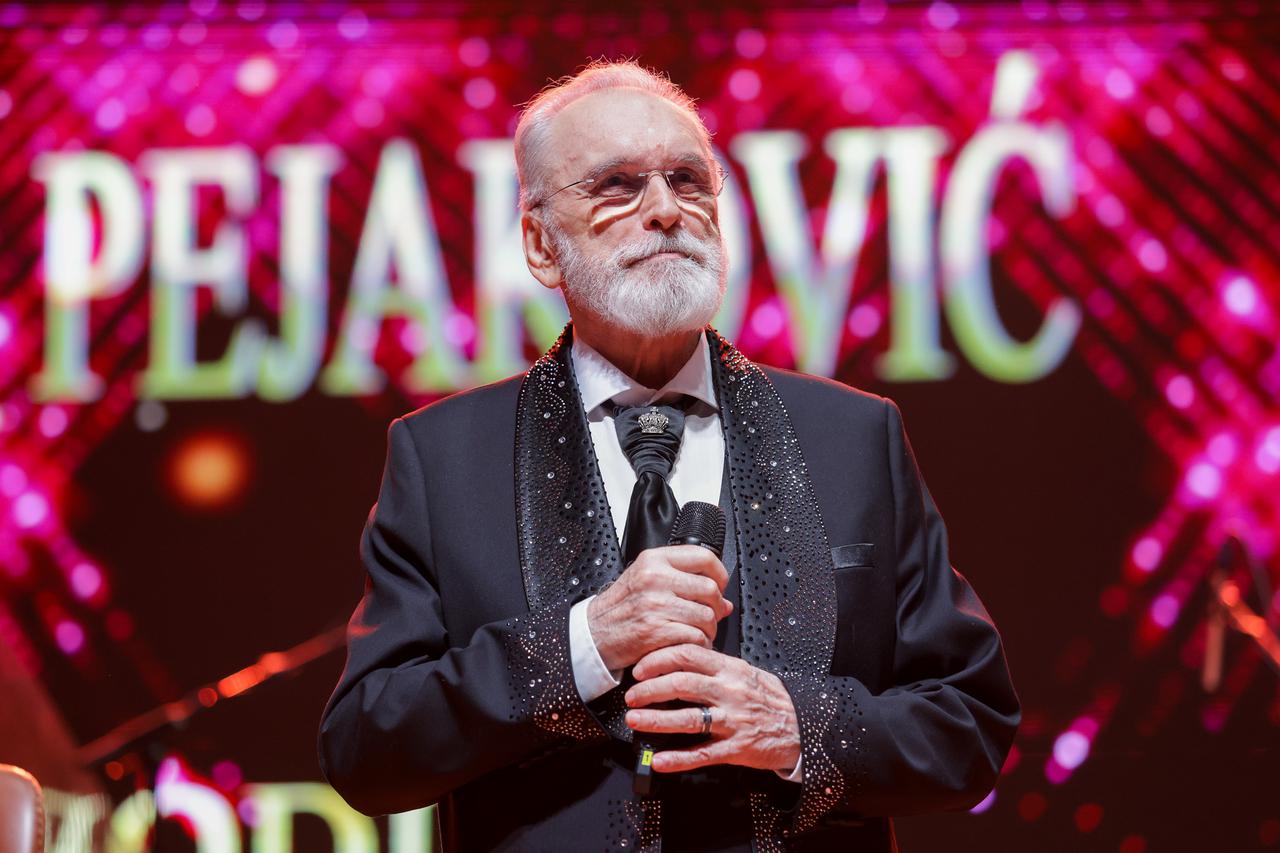 Zagreb: Zlatko Pejaković obilježio je 50 godina karijere svečanim koncertom u KD Lisinski