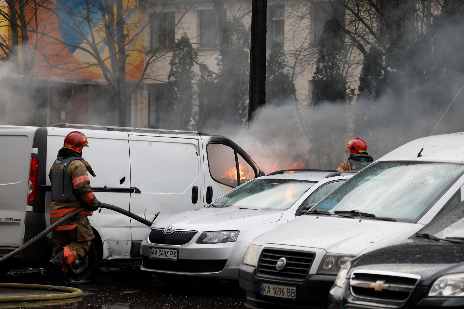 Emergency workers extinguish fire in vehicles at the site of a Russian missile strike, amid Russia?s attack on Ukraine, in Kyiv, Ukraine March 9, 2023. REUTERS/Gleb Garanich Photo: GLEB GARANICH/REUTERS