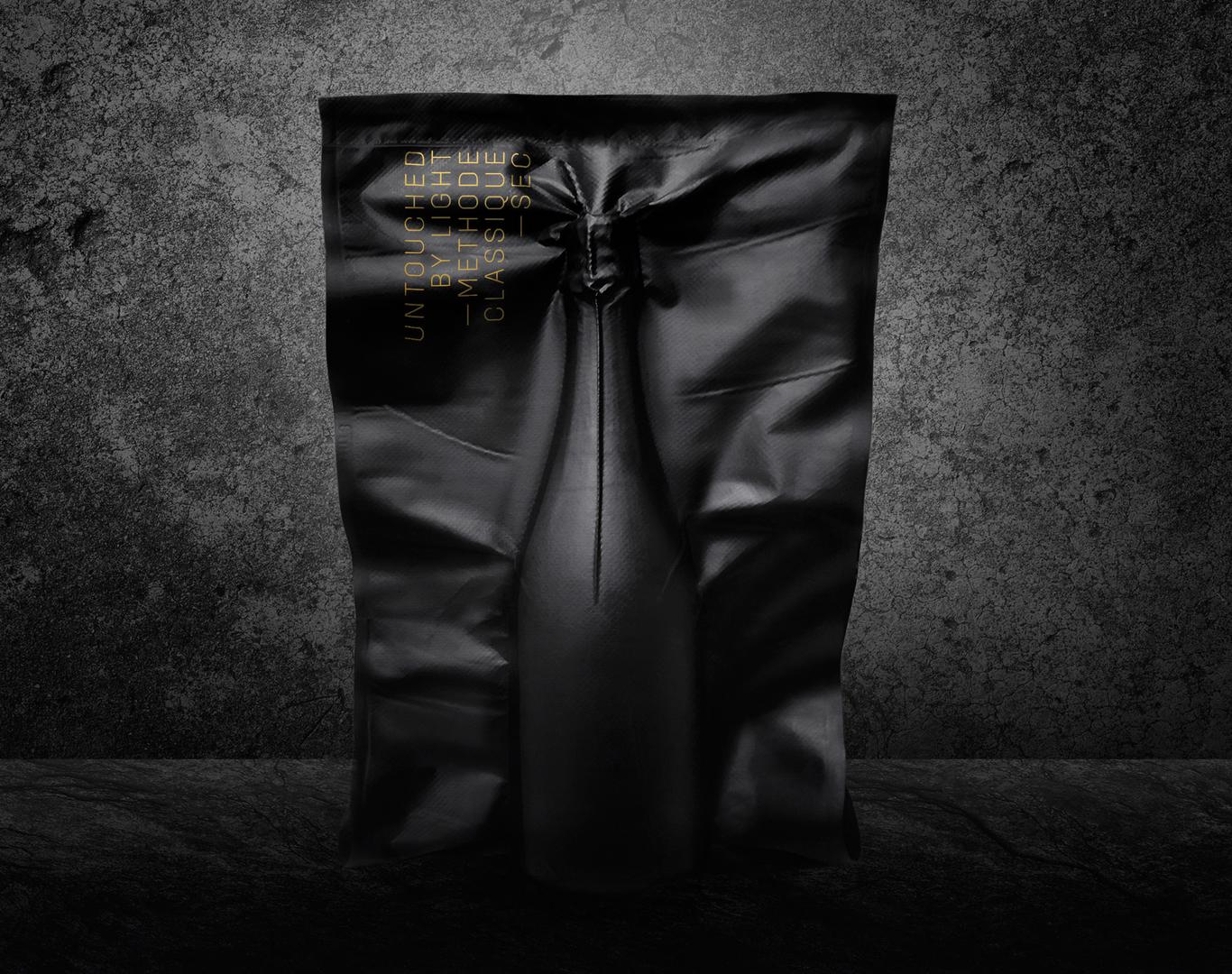 Projekt Untouched by Light osvojio je Grand Prix, a riječ je o prvom pjenušavom vinu na svijetu koje se proizvodi, prodaje i kuša u apsolutnom mraku